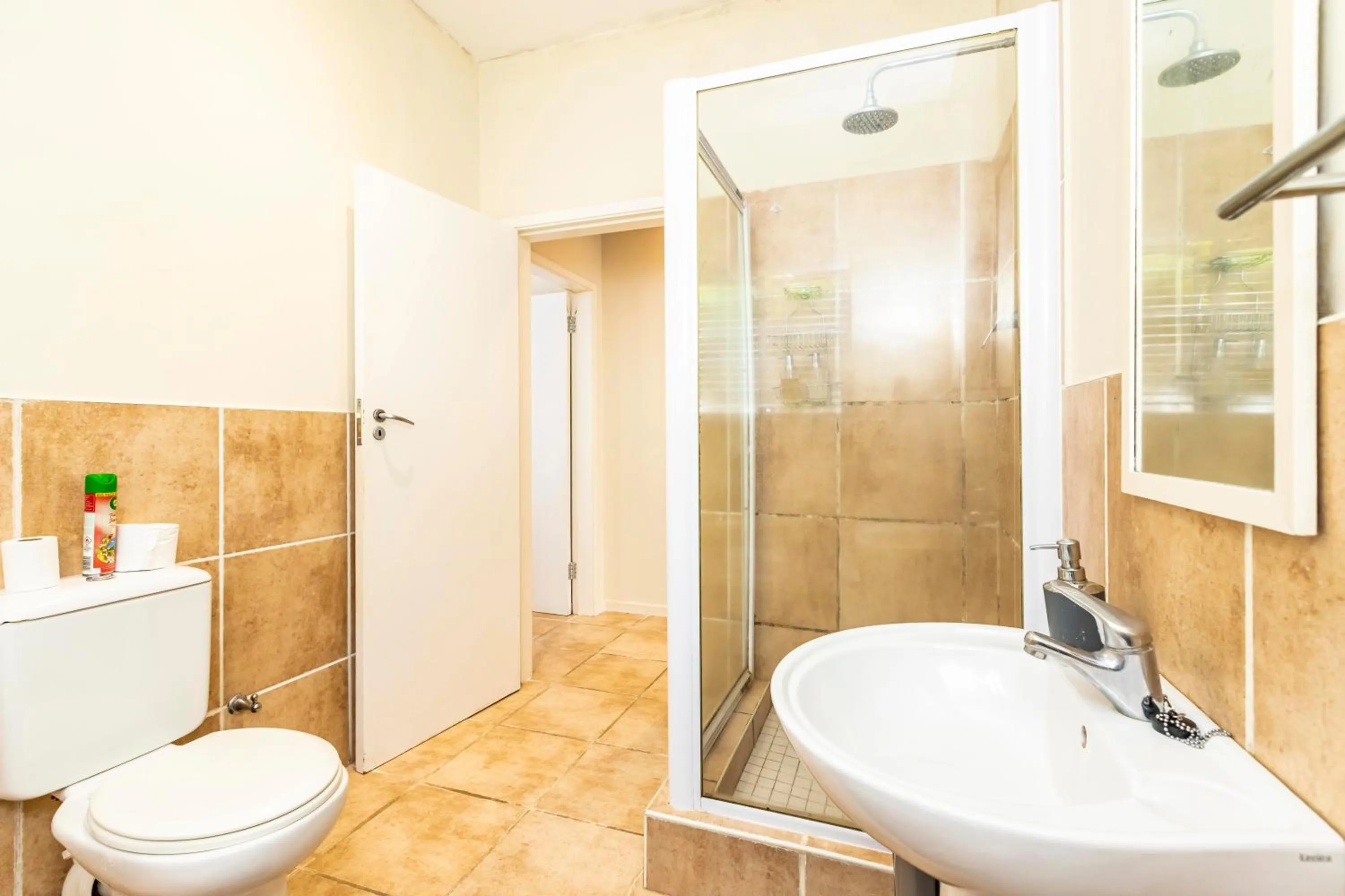 Shower in Modern Executive Unit