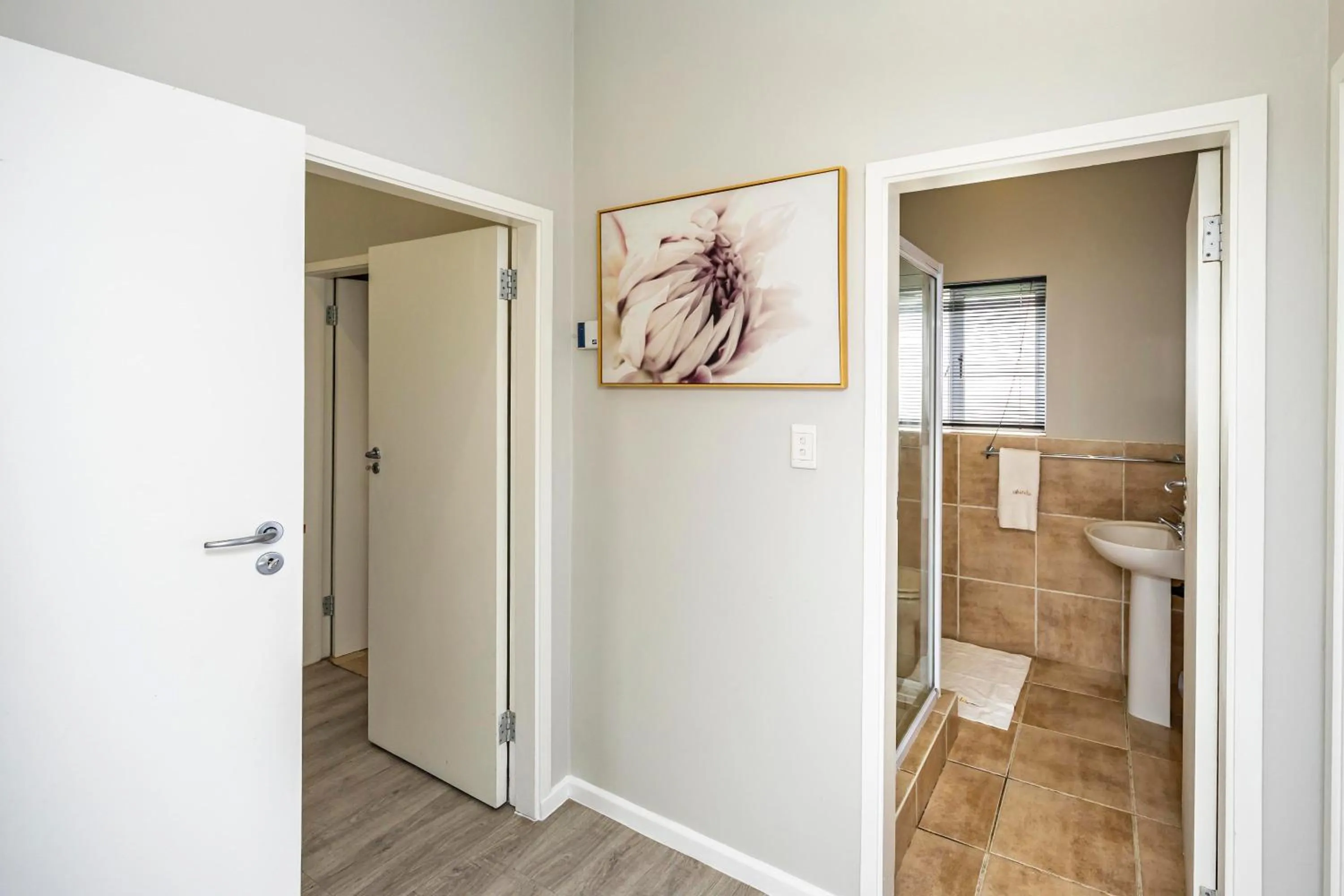 Shower in Modern Executive Unit