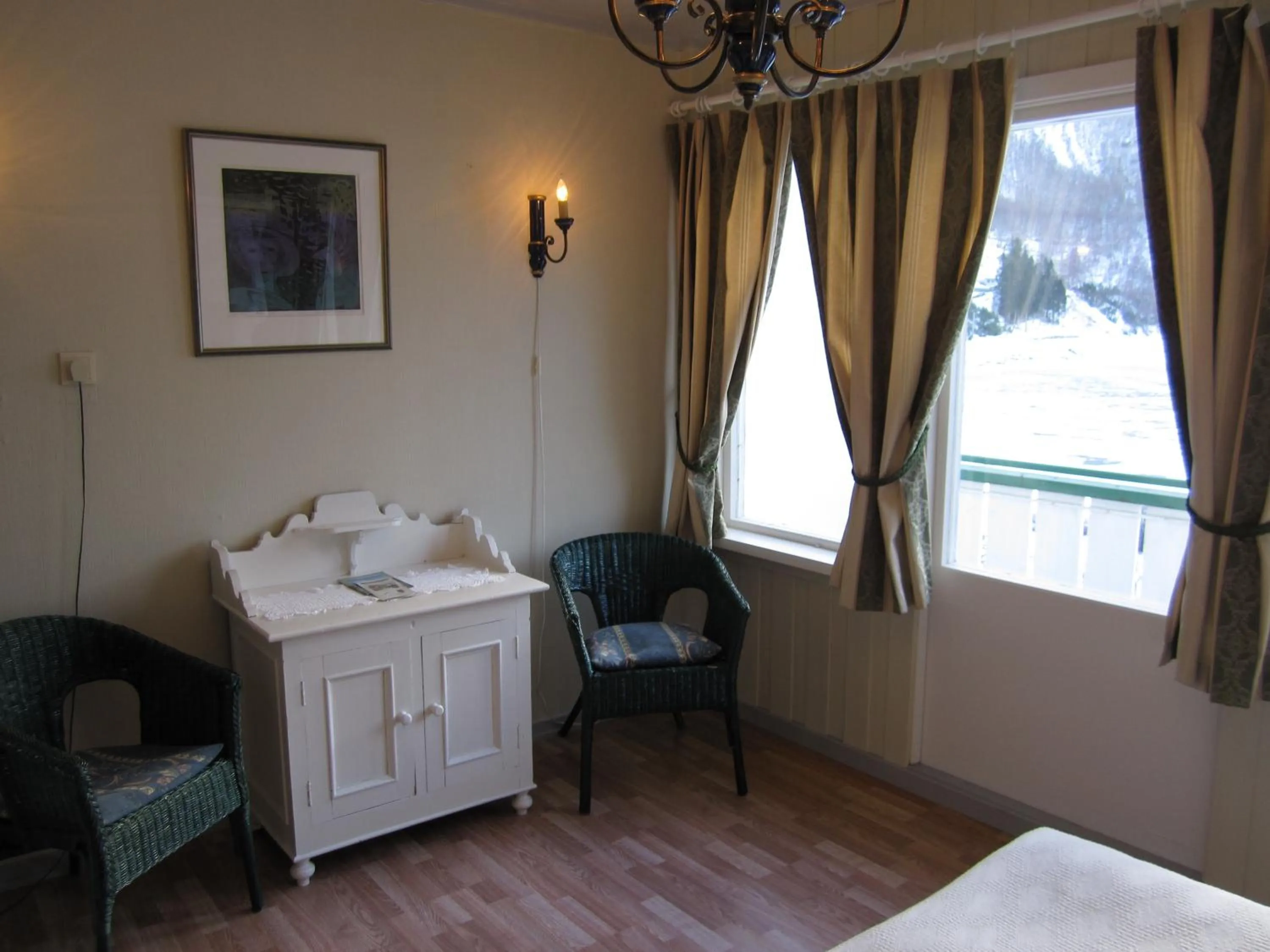 Seating area, Bed in Hjelle Hotel