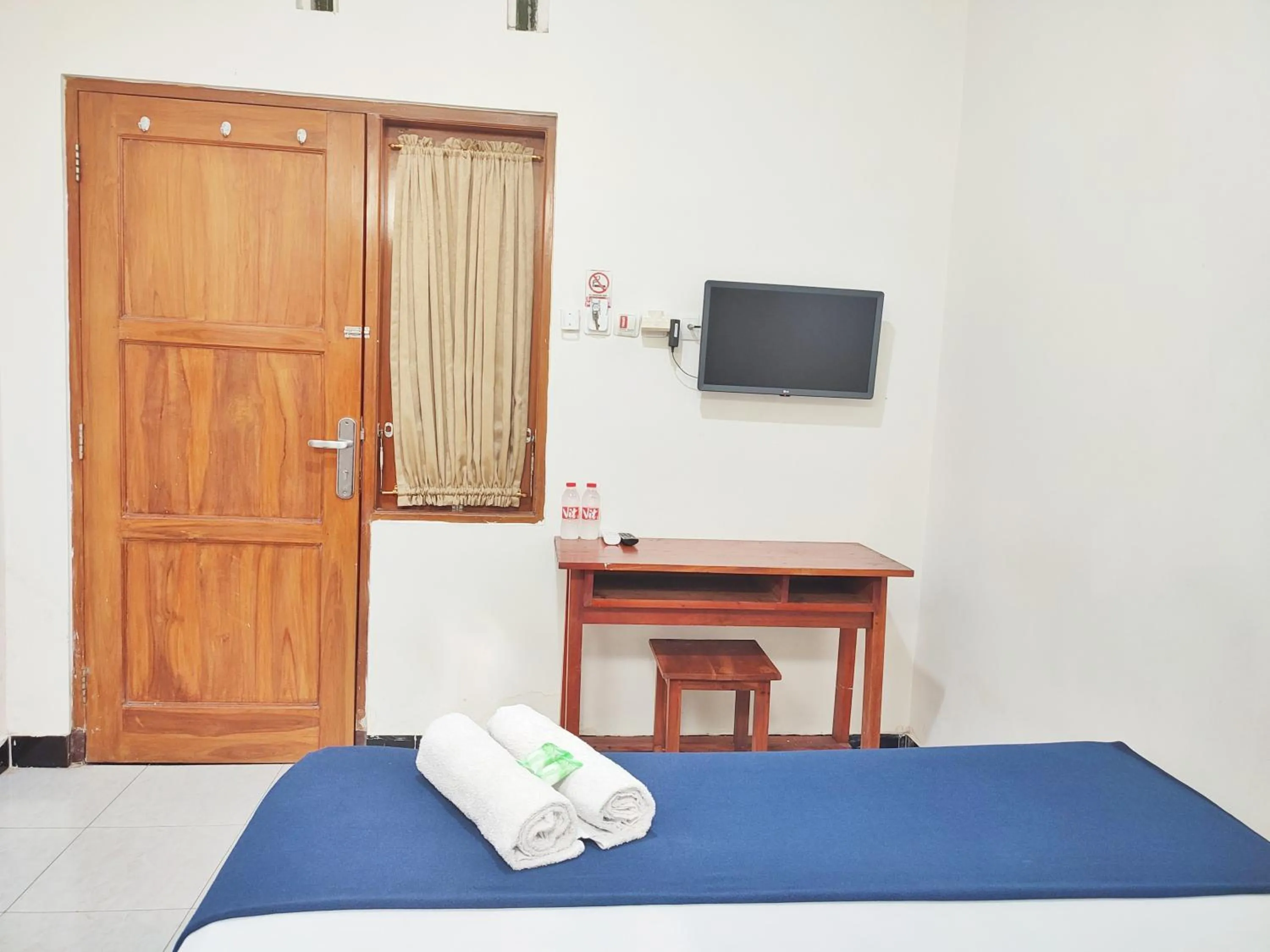 Bedroom, Bed in Happy Syariah Hotel near Jombor Mitra RedDoorz
