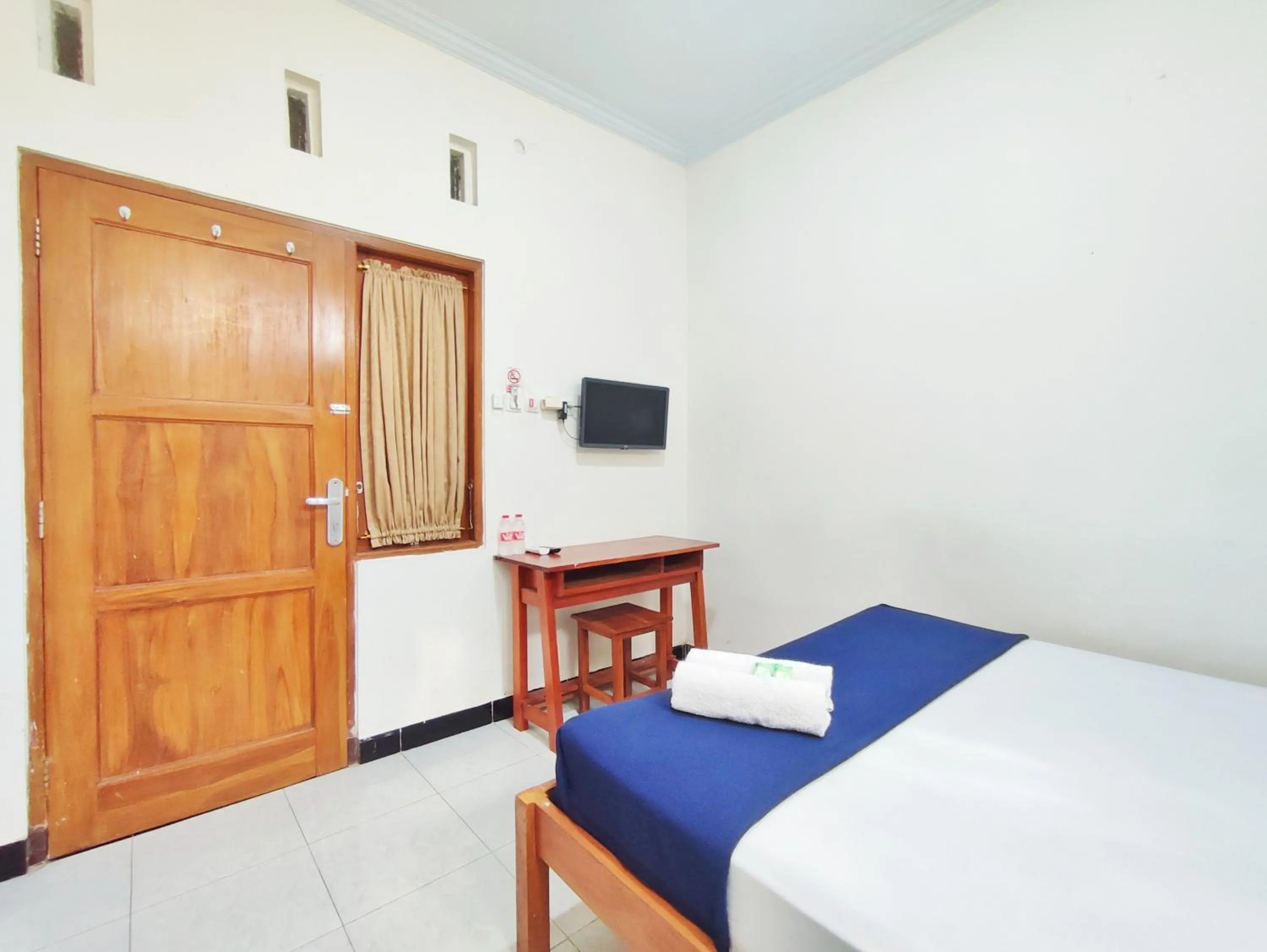 Bedroom, Bed in Happy Syariah Hotel near Jombor Mitra RedDoorz