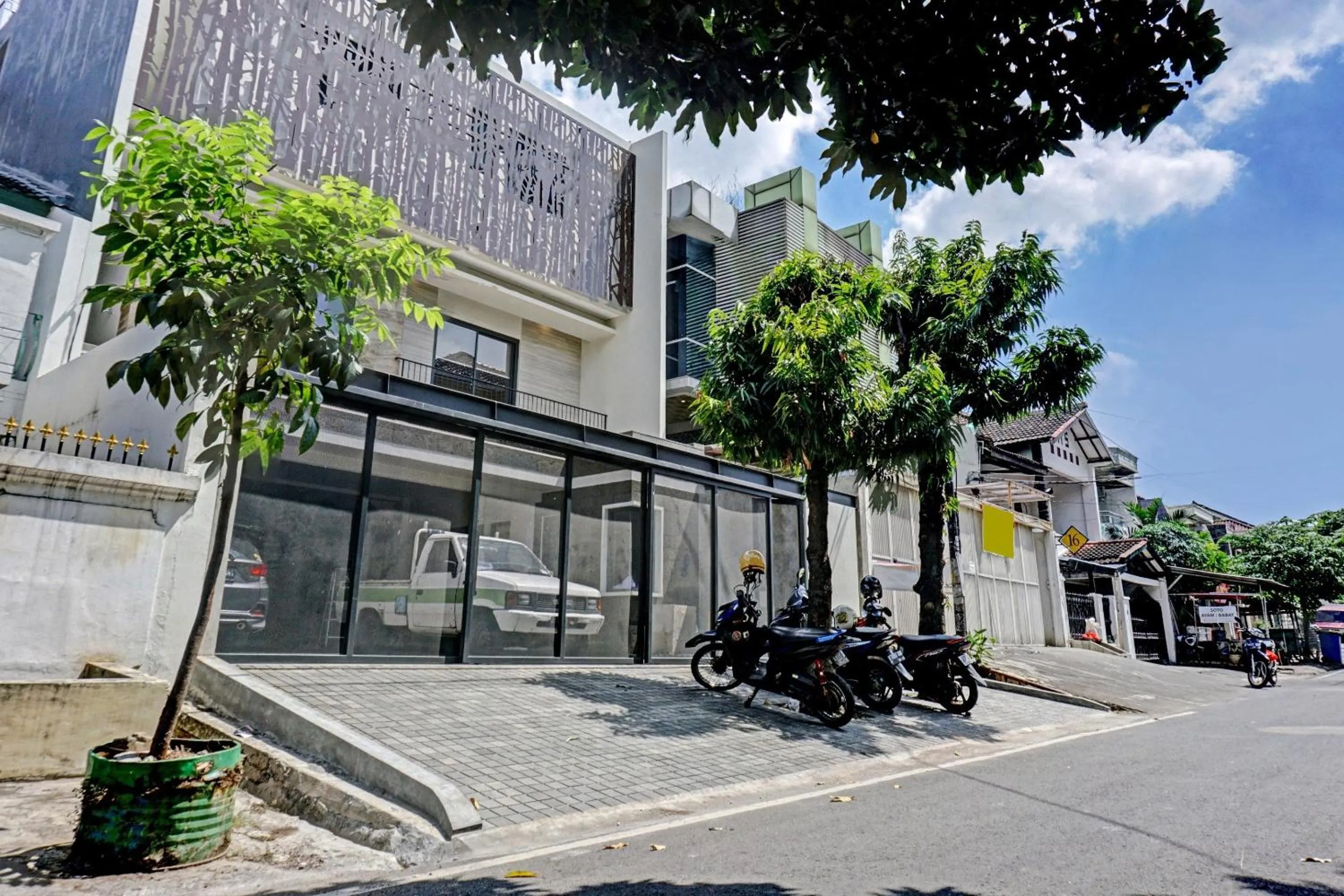 Facade/entrance in Capital O 90635 Tango Juliet Residence