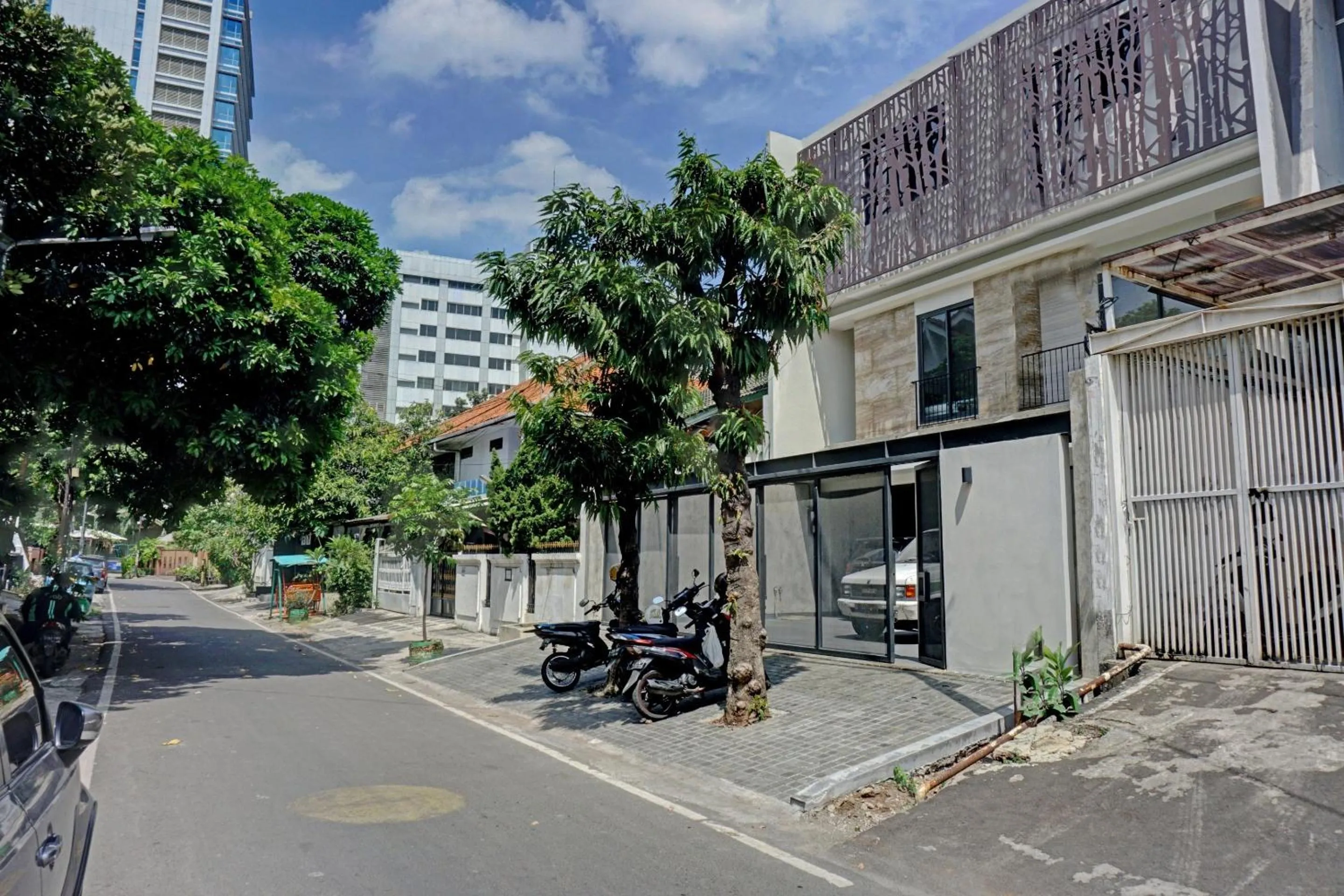 Facade/entrance in Capital O 90635 Tango Juliet Residence