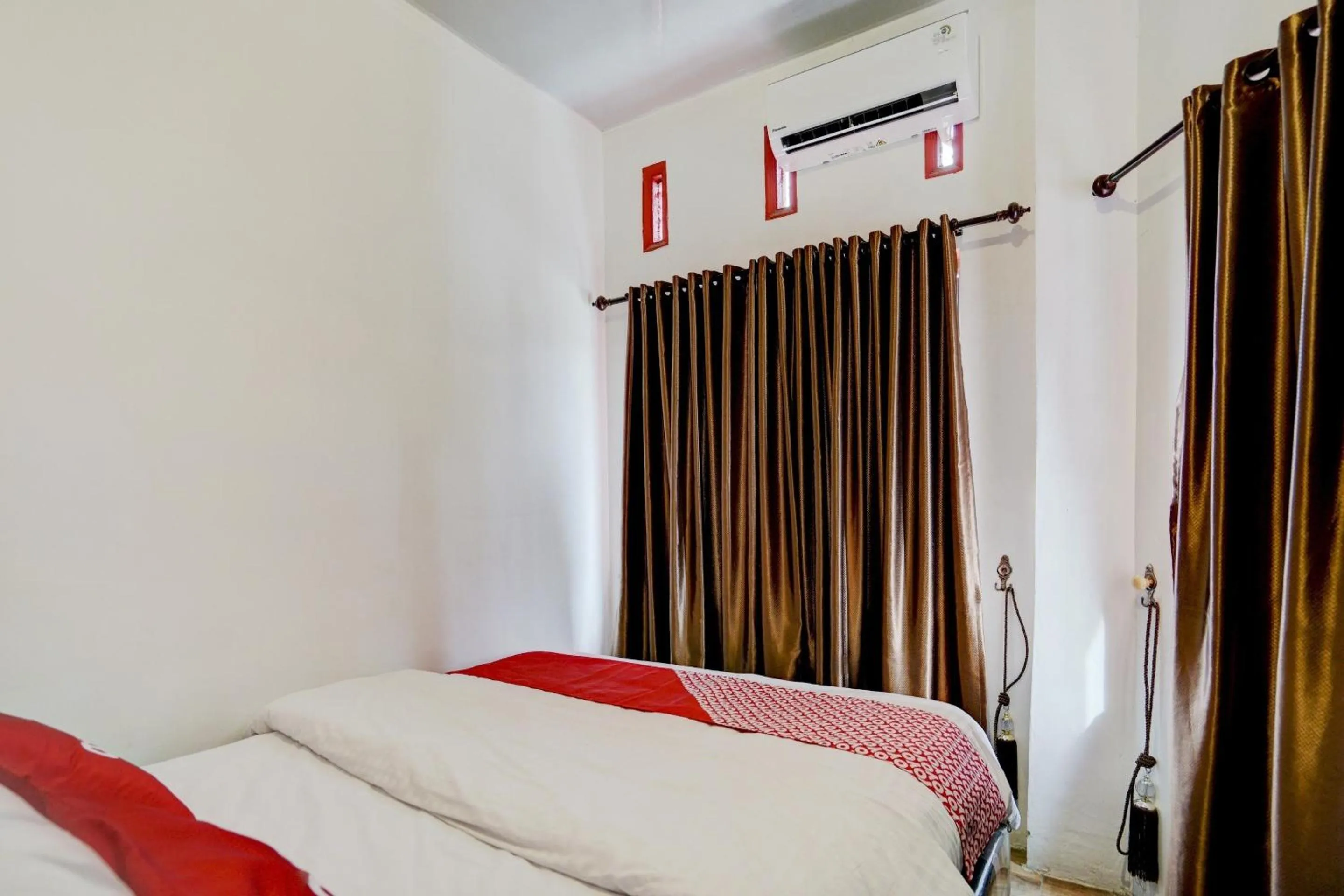 Bedroom, Bed in Hotel O Karisma Residence