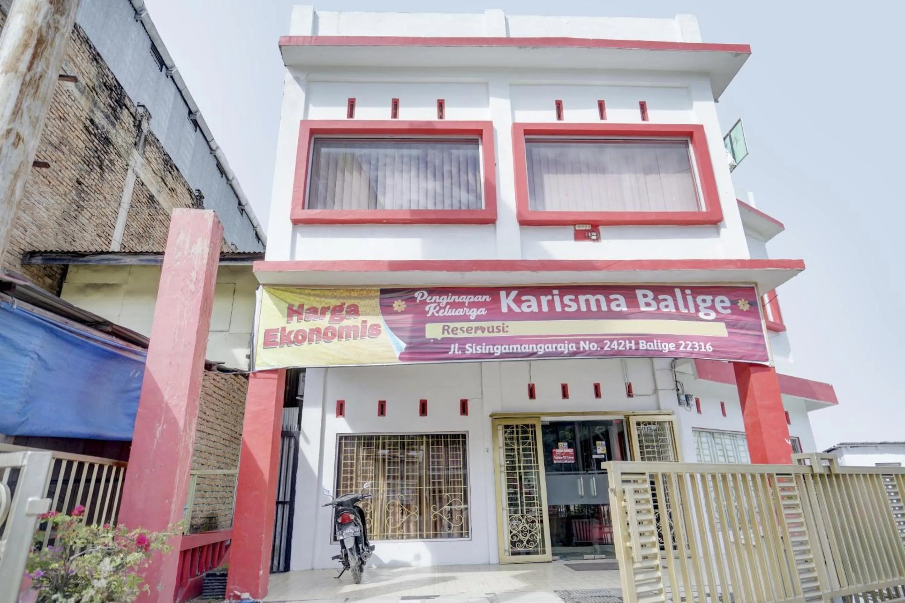 Facade/entrance in Hotel O Karisma Residence