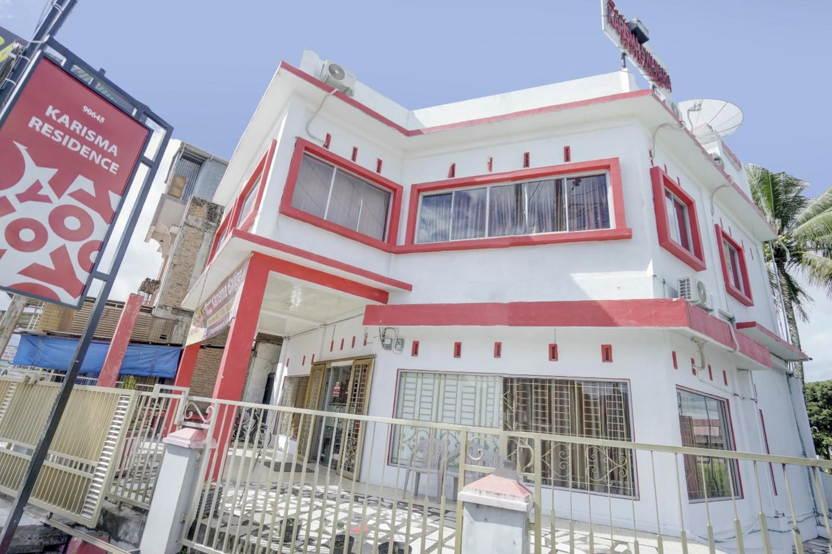 Facade/entrance in Hotel O Karisma Residence