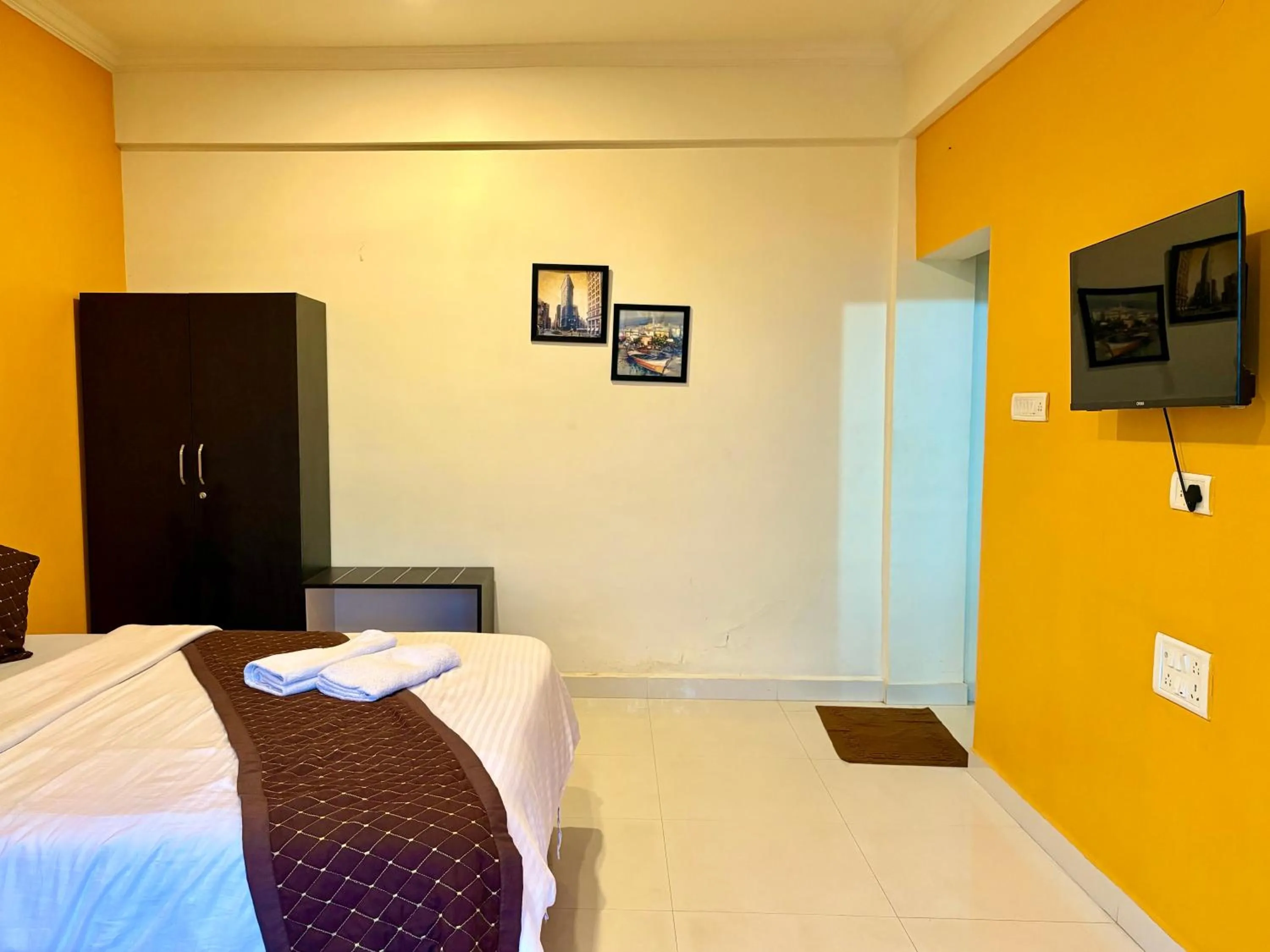 Property building, Bed in Hotel 7Seas by Solara Hospitality