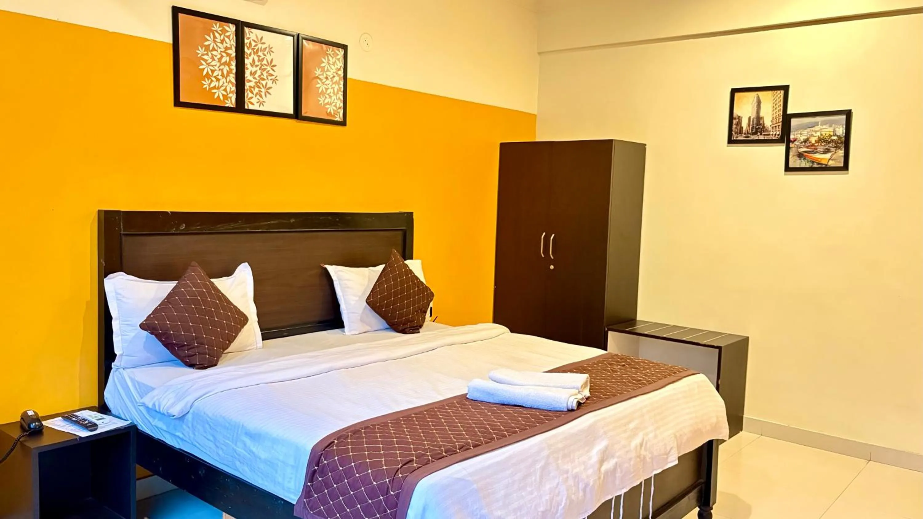 Bedroom, Bed in Hotel 7Seas by Solara Hospitality