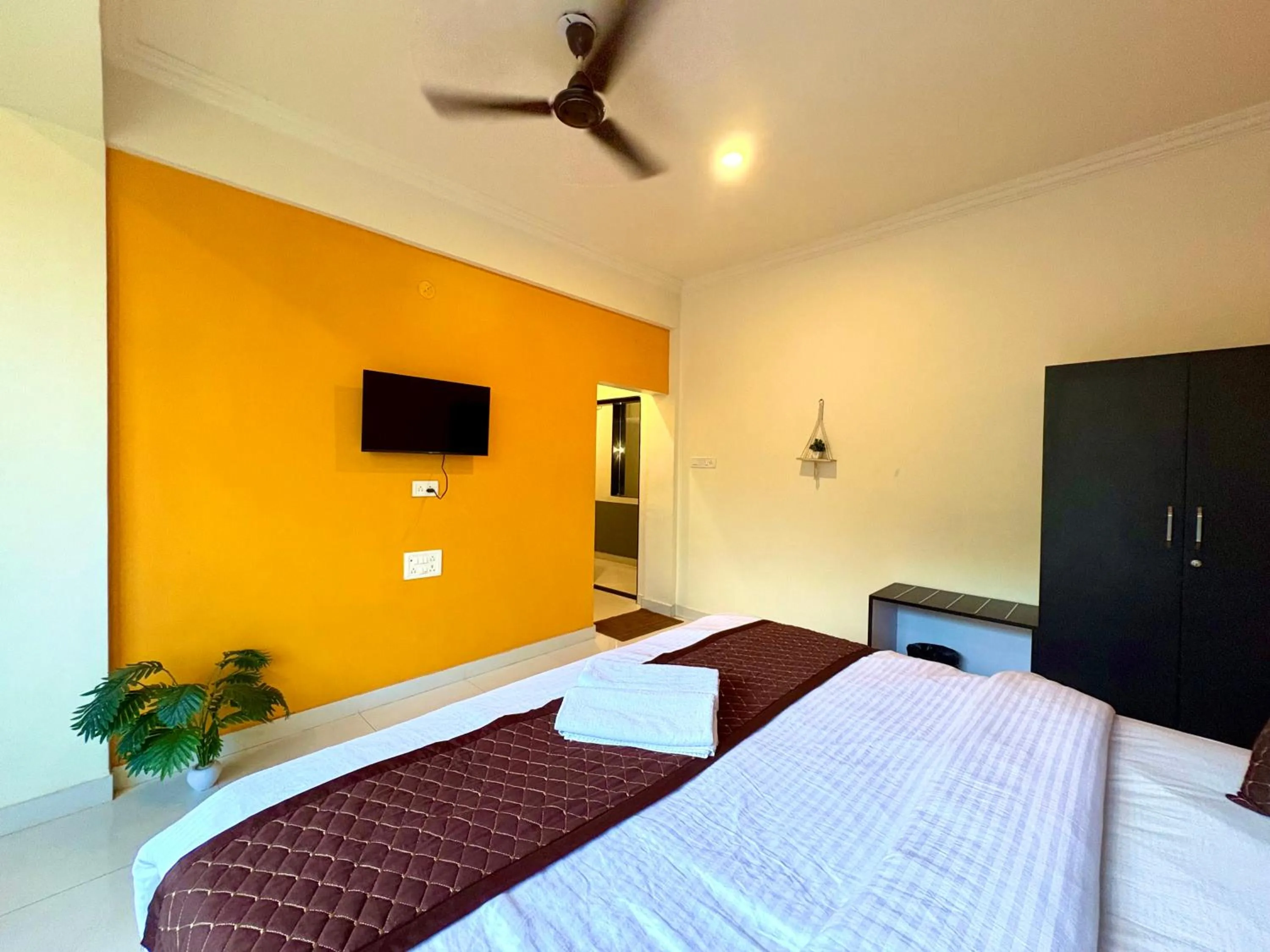 Bedroom, Bed in Hotel 7Seas by Solara Hospitality