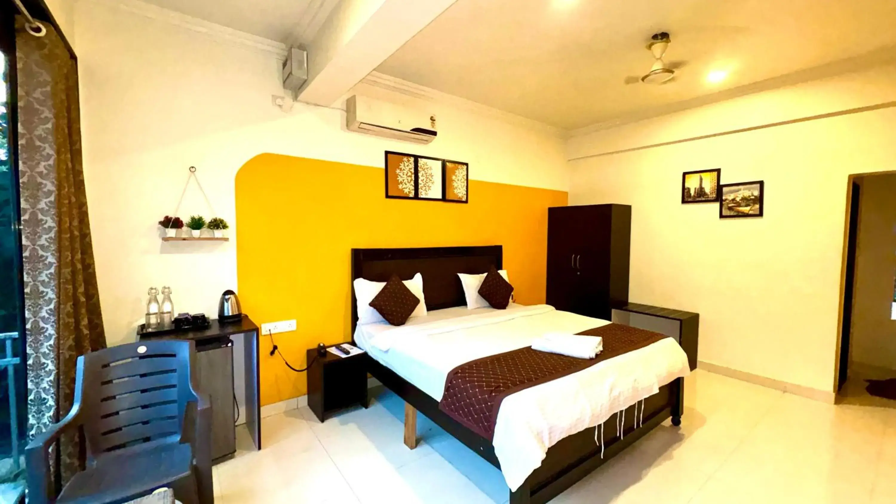 Deluxe Double Room with Balcony in Hotel 7Seas by Solara Hospitality Deluxe Double Room with Balcony in Hotel 7Seas by Solara Hospitality