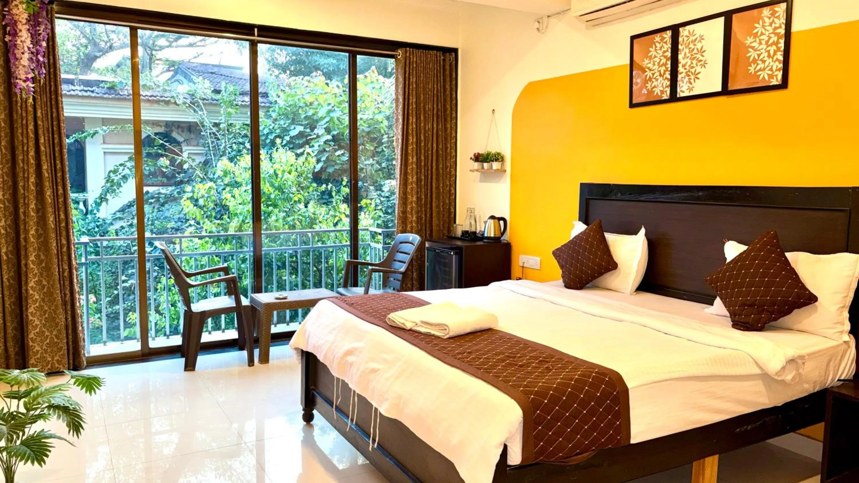 Bedroom, Bed in Hotel 7Seas by Solara Hospitality