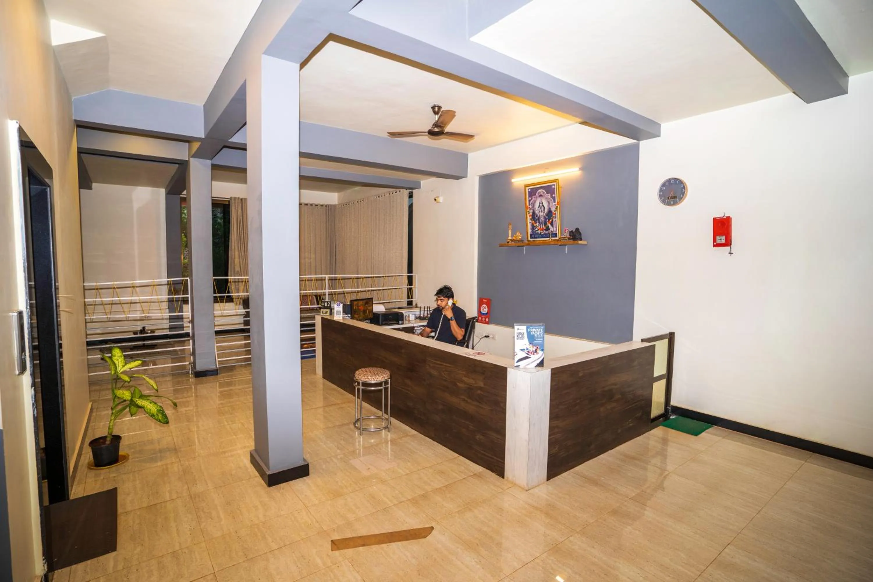 Lobby or reception in Hotel 7Seas by Solara Hospitality