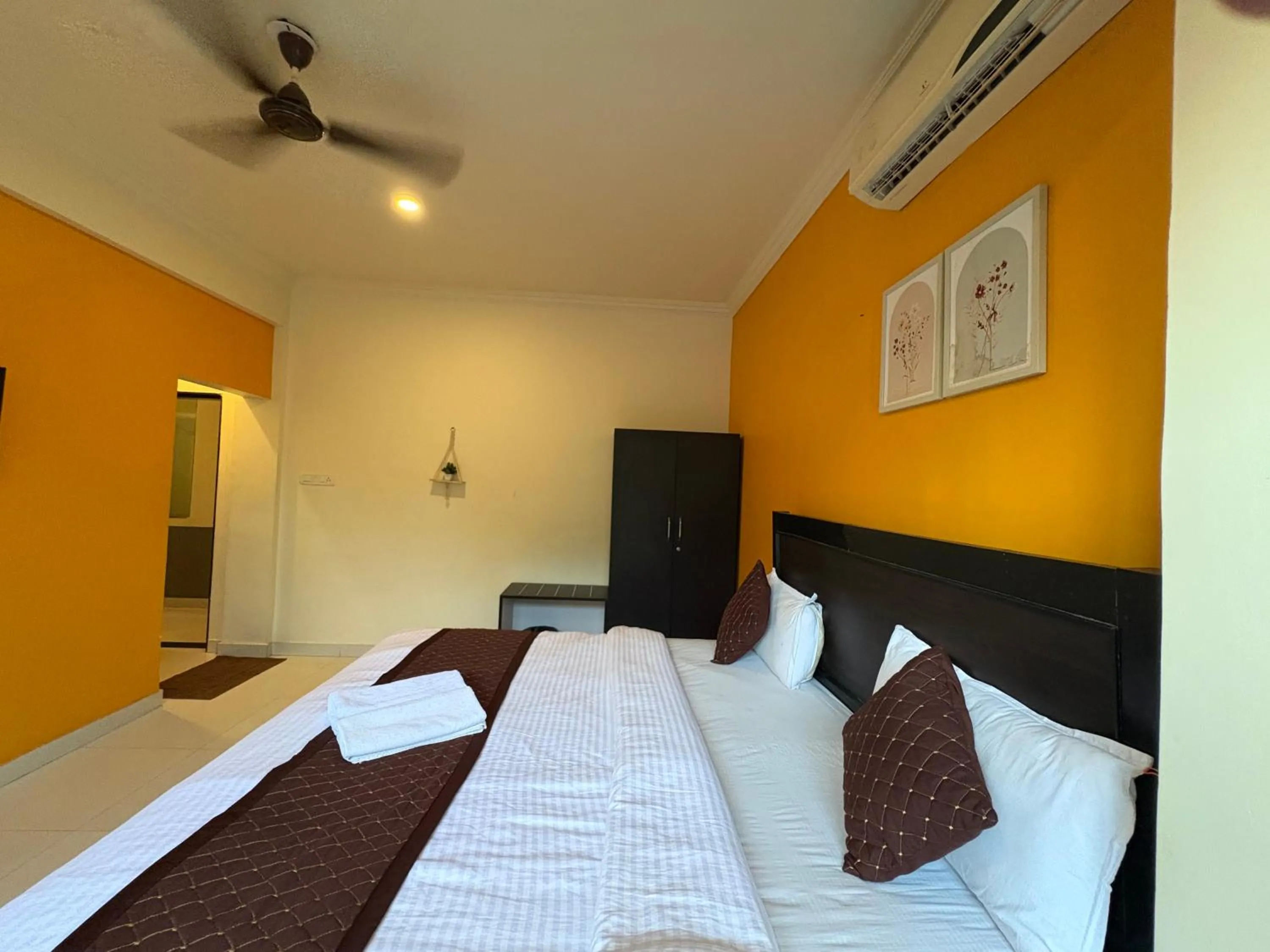 Bedroom, Bed in Hotel 7Seas by Solara Hospitality