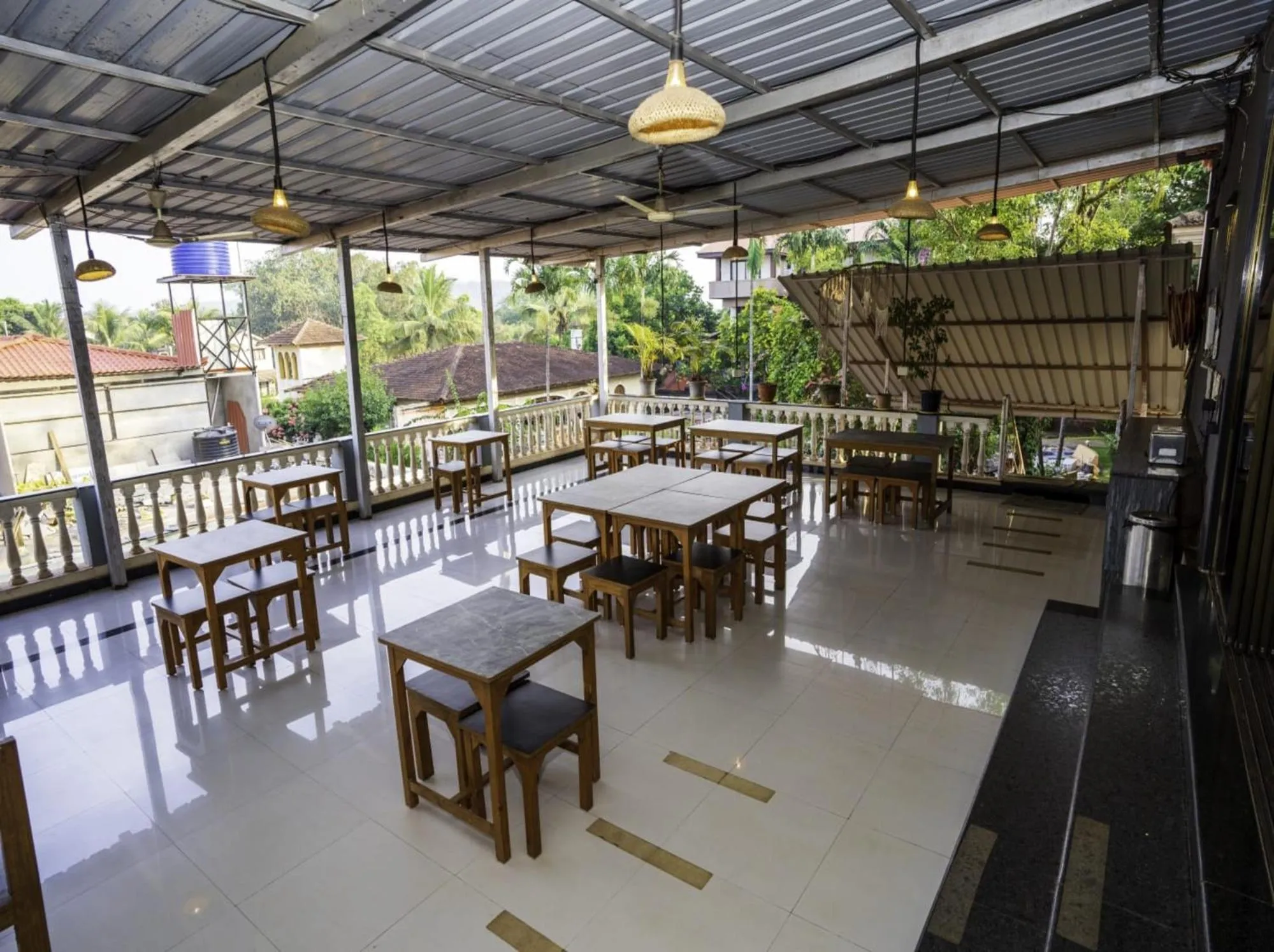 Restaurant/places to eat in Hotel 7Seas by Solara Hospitality