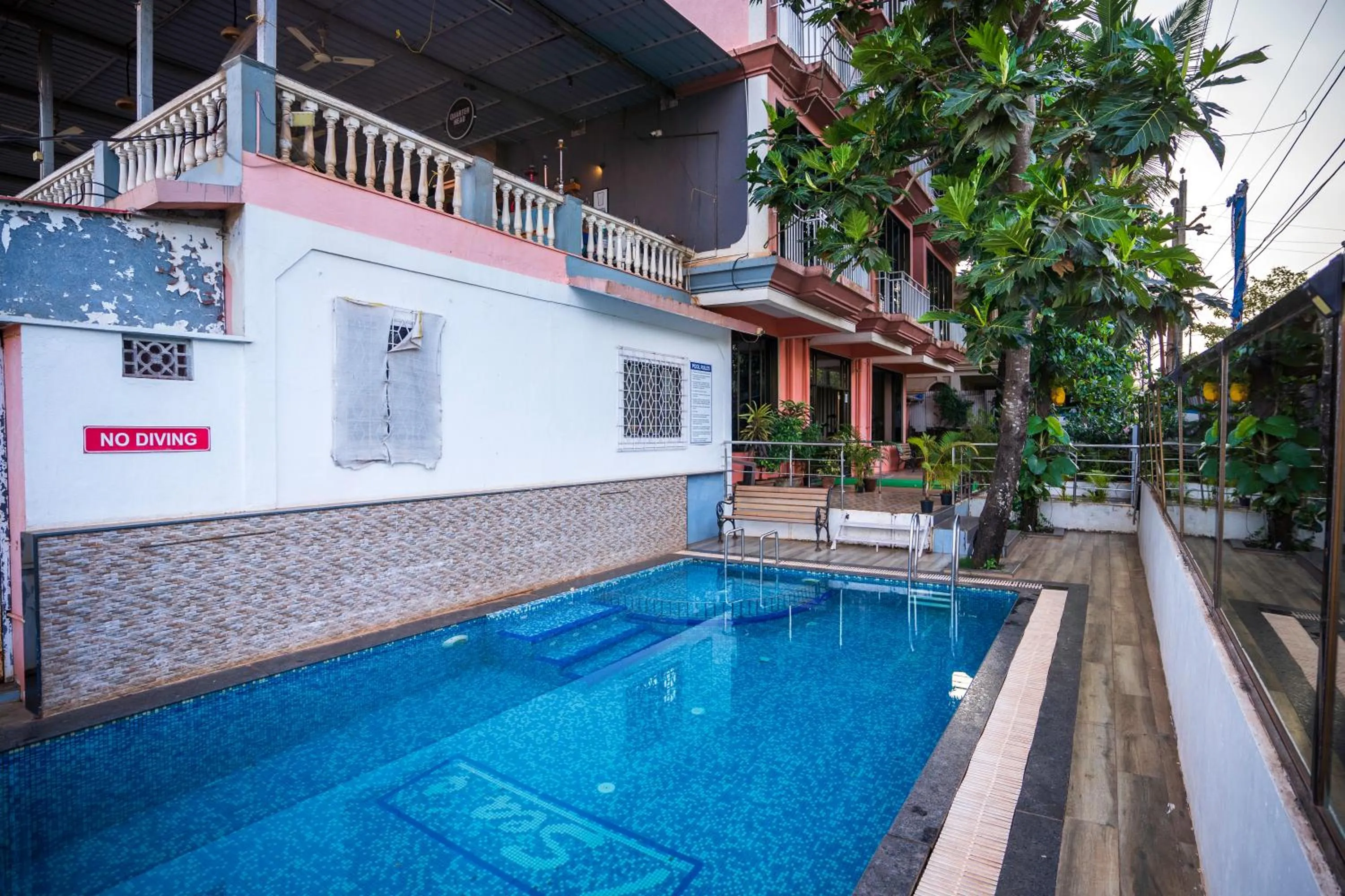 Swimming pool in Hotel 7Seas by Solara Hospitality
