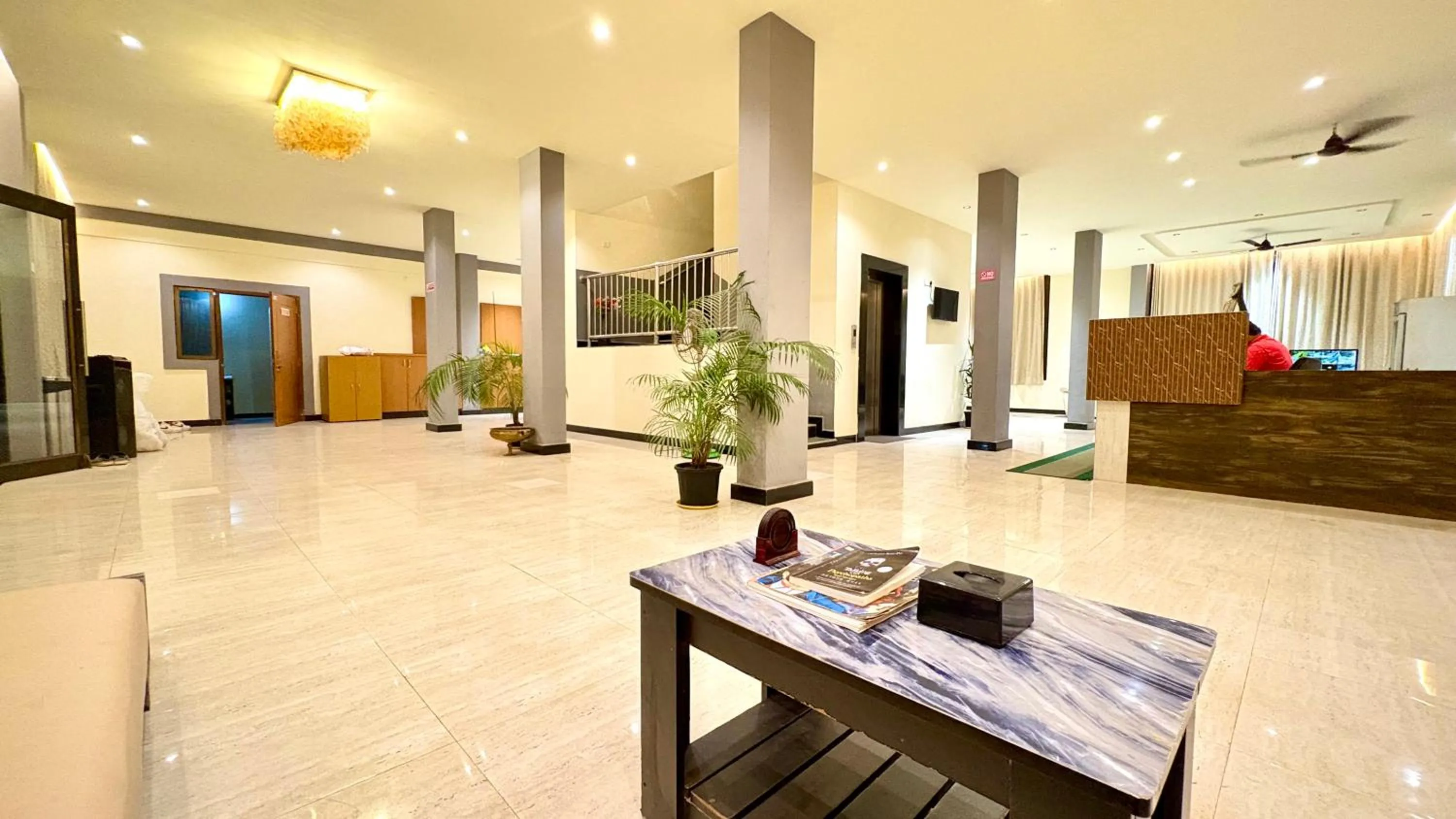 Lobby or reception in Hotel 7Seas by Solara Hospitality