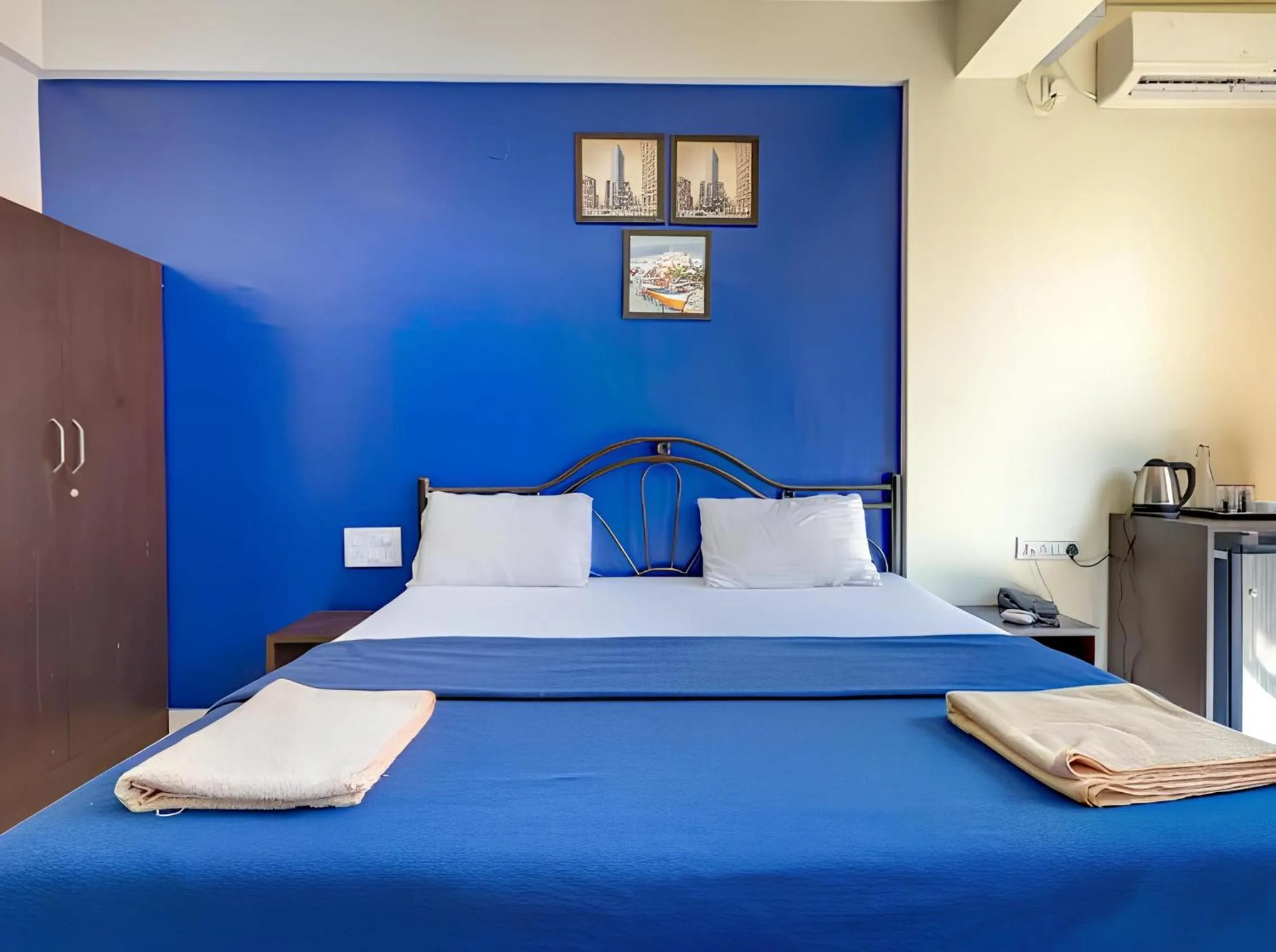 Bedroom, Bed in Hotel 7Seas by Solara Hospitality