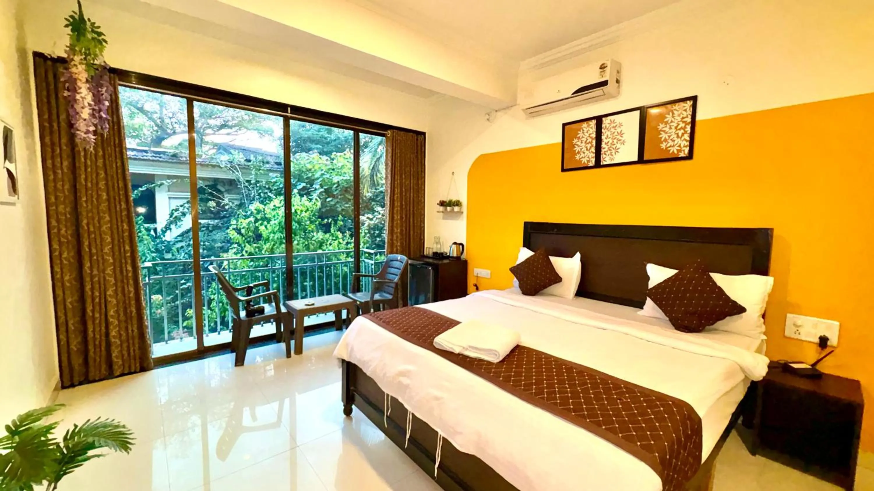 Bedroom, Bed in Hotel 7Seas by Solara Hospitality