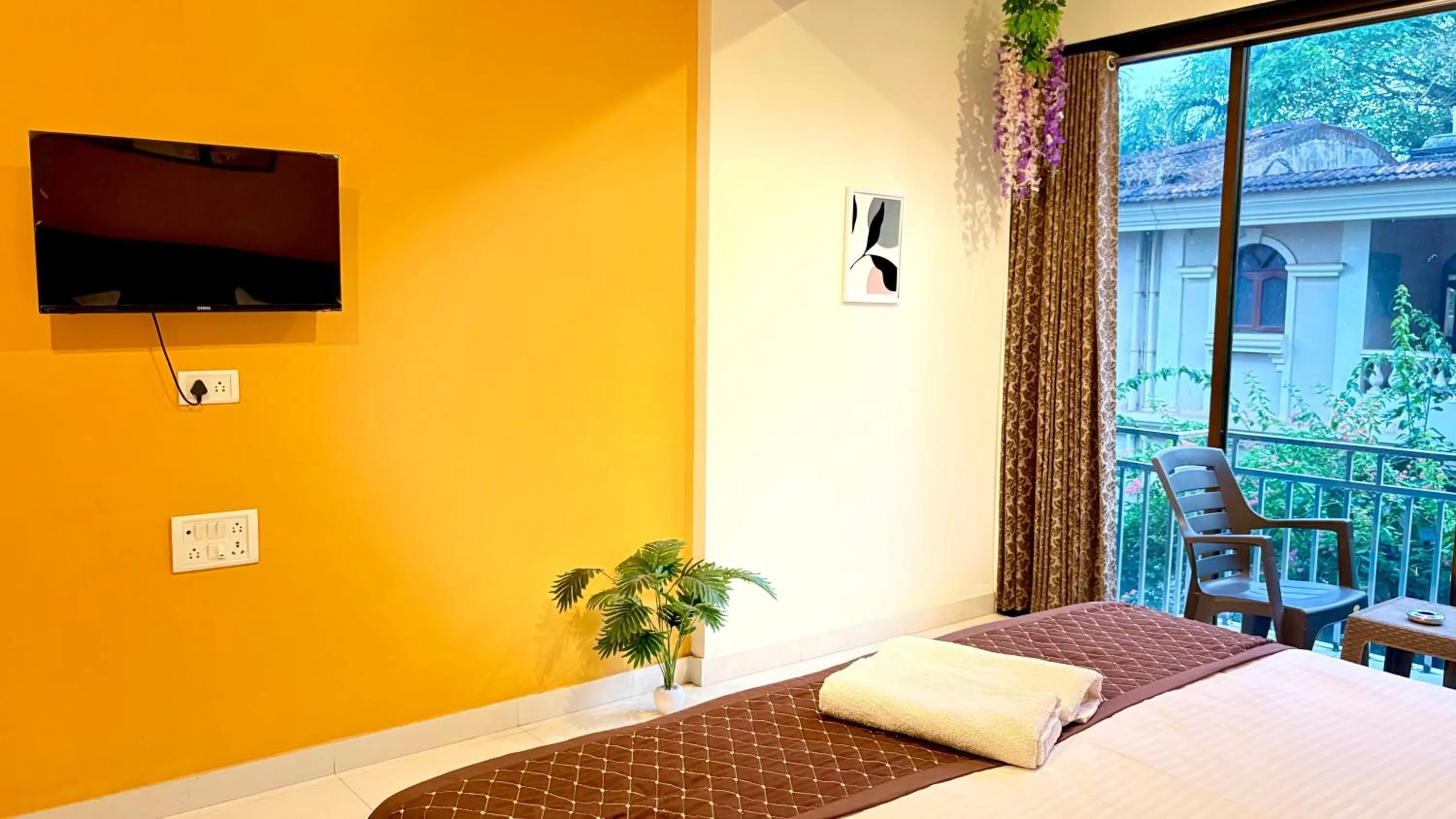 TV and multimedia, Bed in Hotel 7Seas by Solara Hospitality