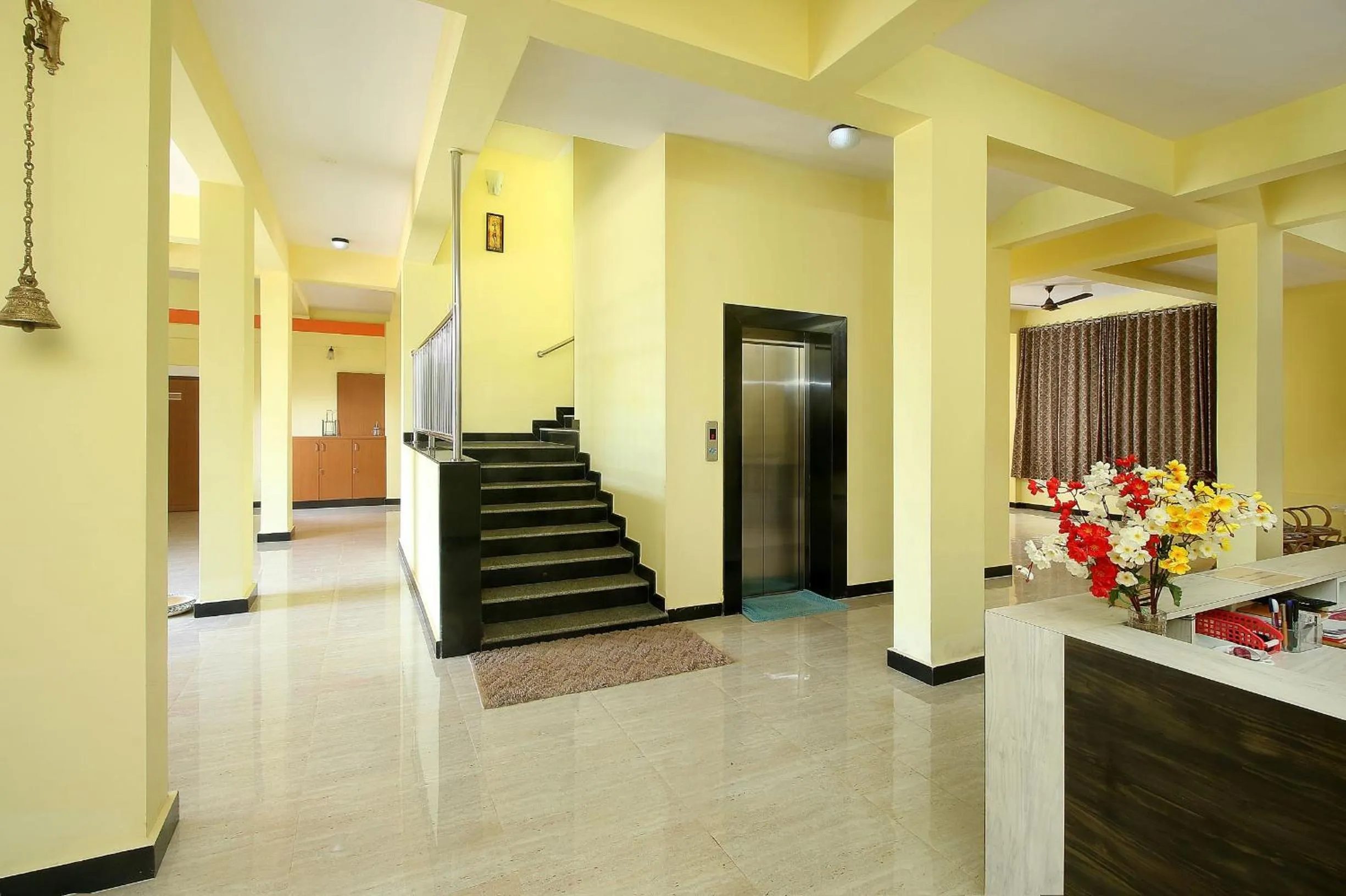 Property building in Hotel 7Seas by Solara Hospitality