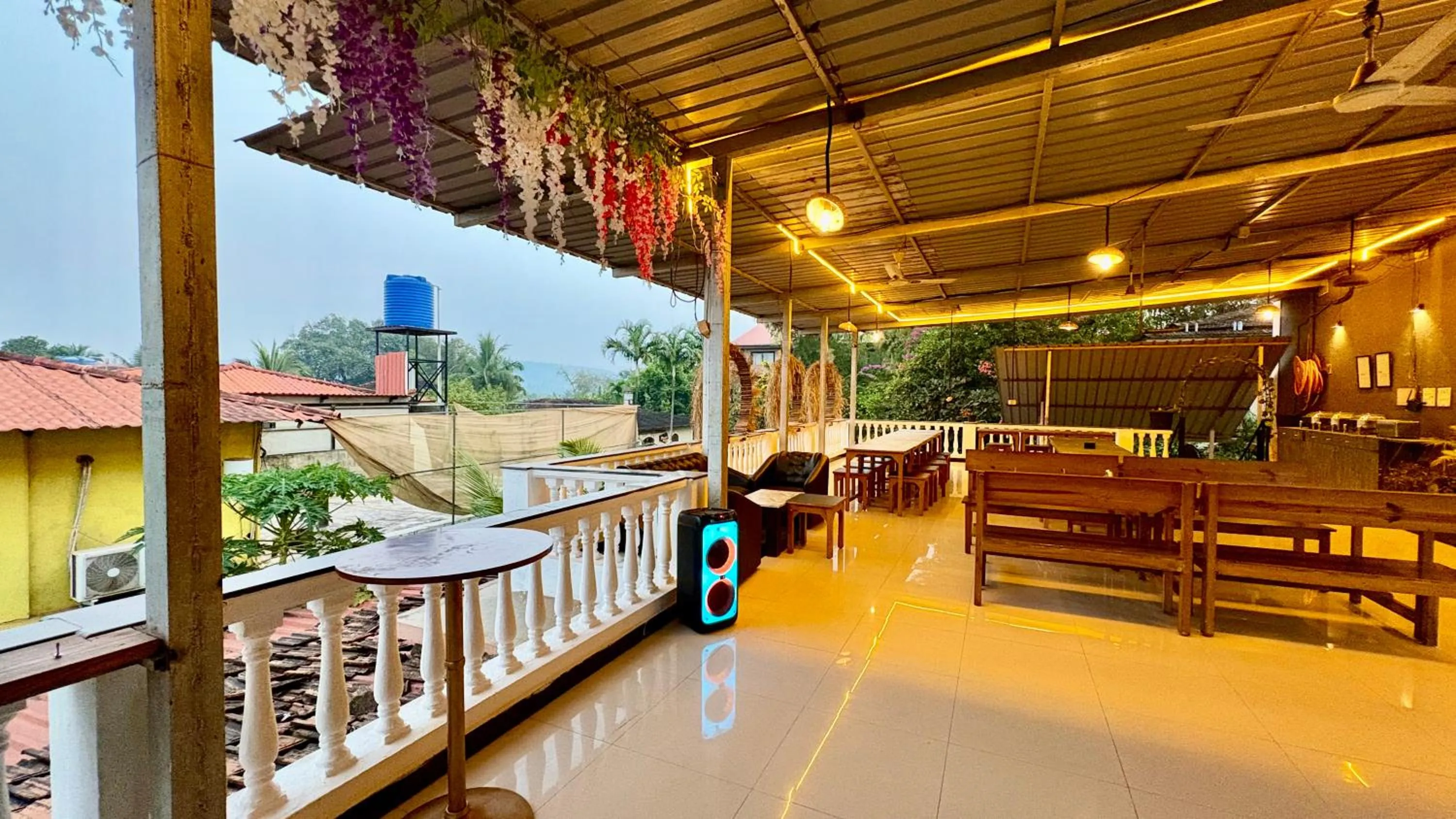 Property building in Hotel 7Seas by Solara Hospitality