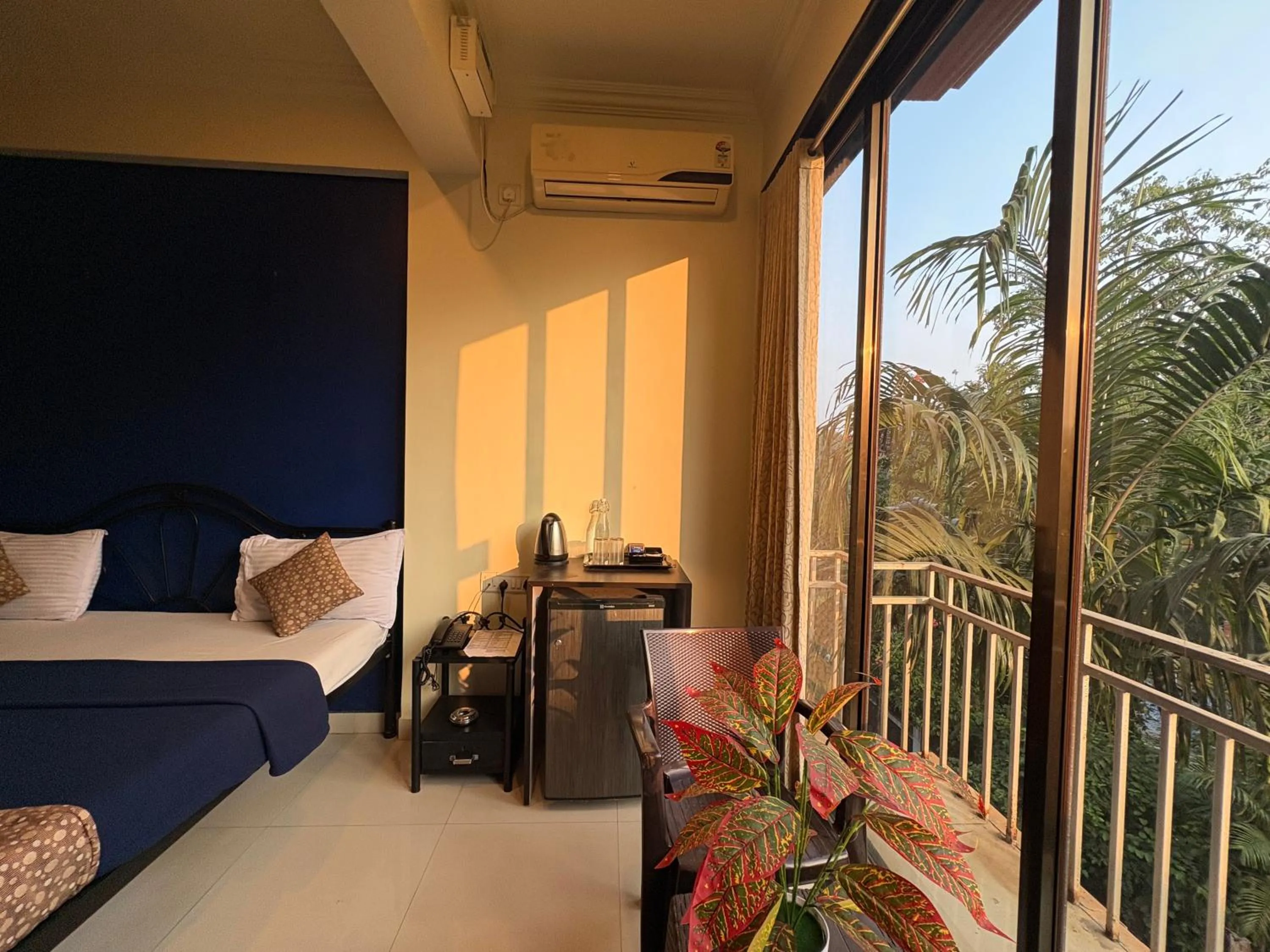 Balcony/Terrace in Hotel 7Seas by Solara Hospitality