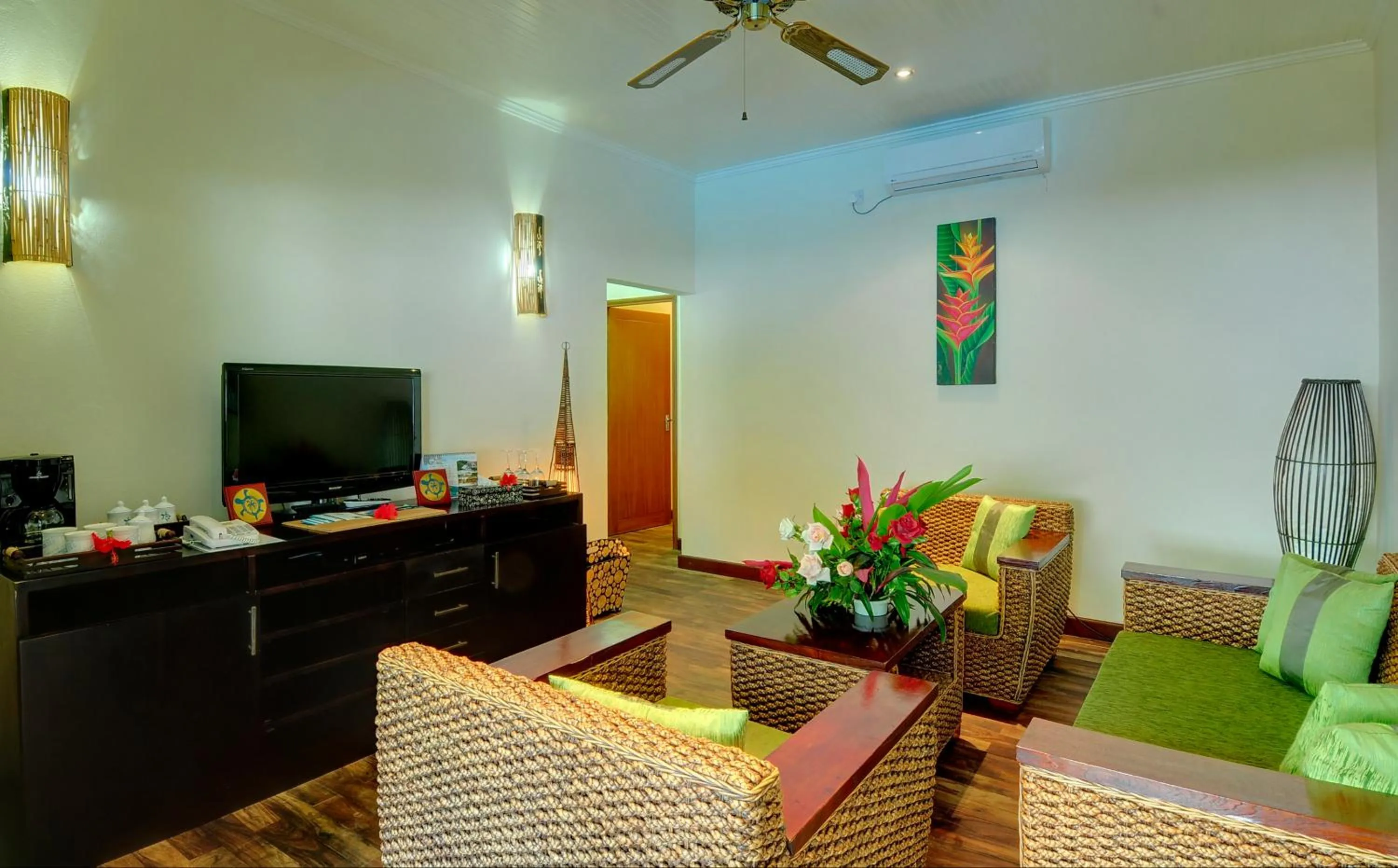 TV and multimedia in Le Relax Beach Resort