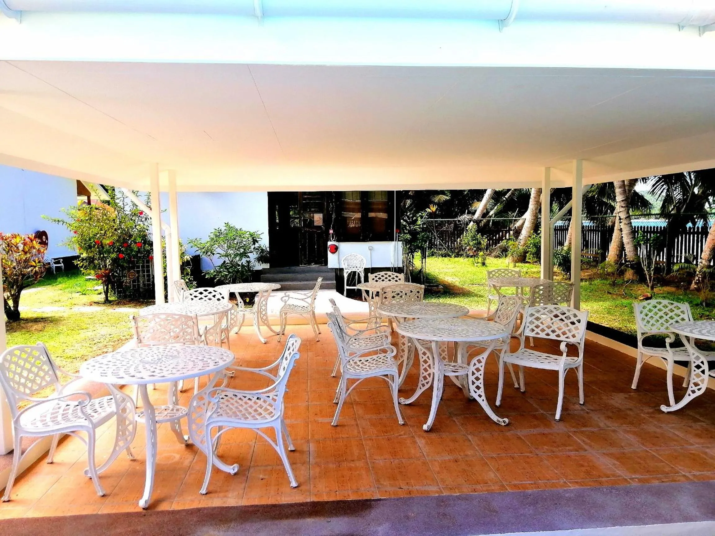 Restaurant/places to eat in Le Relax Beach Resort