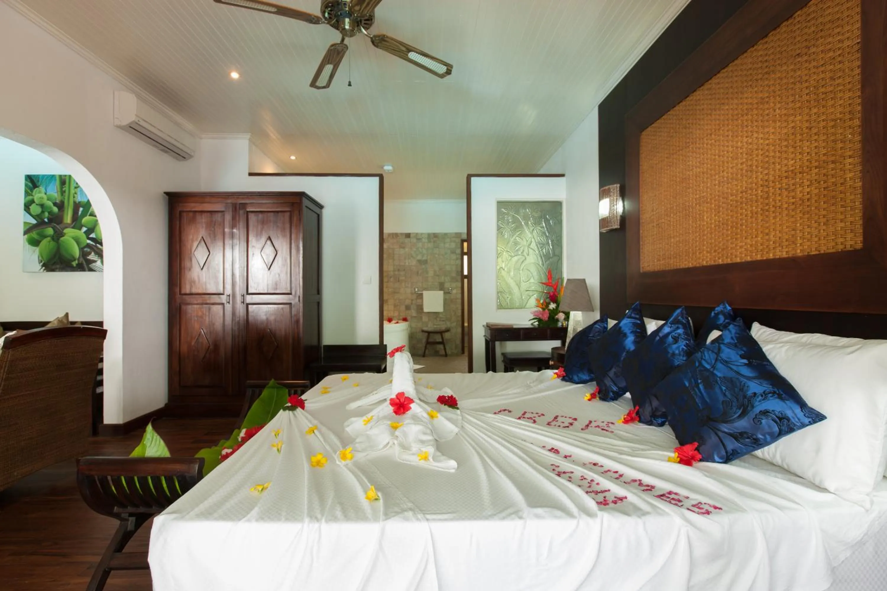 Bed in Le Relax Beach Resort