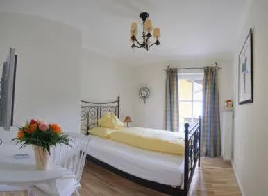 Photo of the whole room, Bed in Alpenhof Garnihotel & Ferienwohnungen