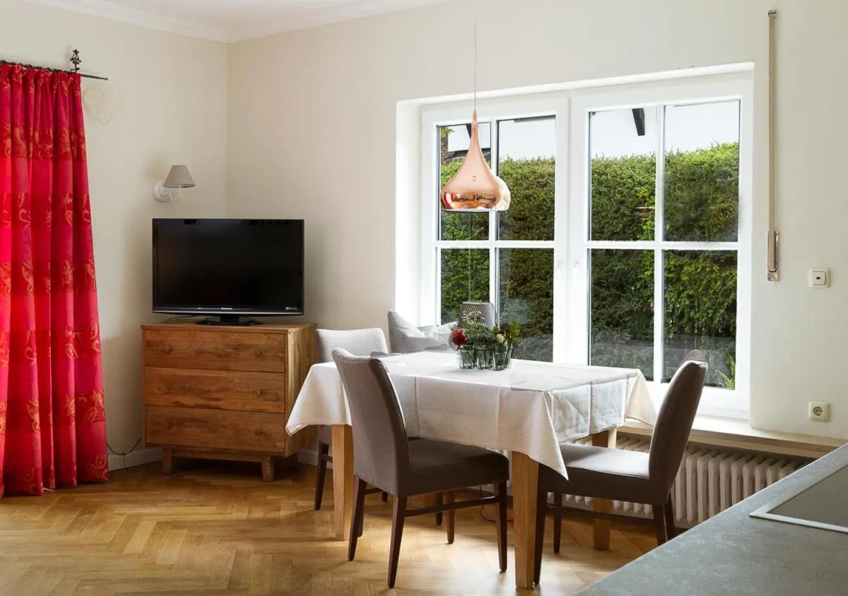 TV and multimedia in Alpenhof Garnihotel & Ferienwohnungen