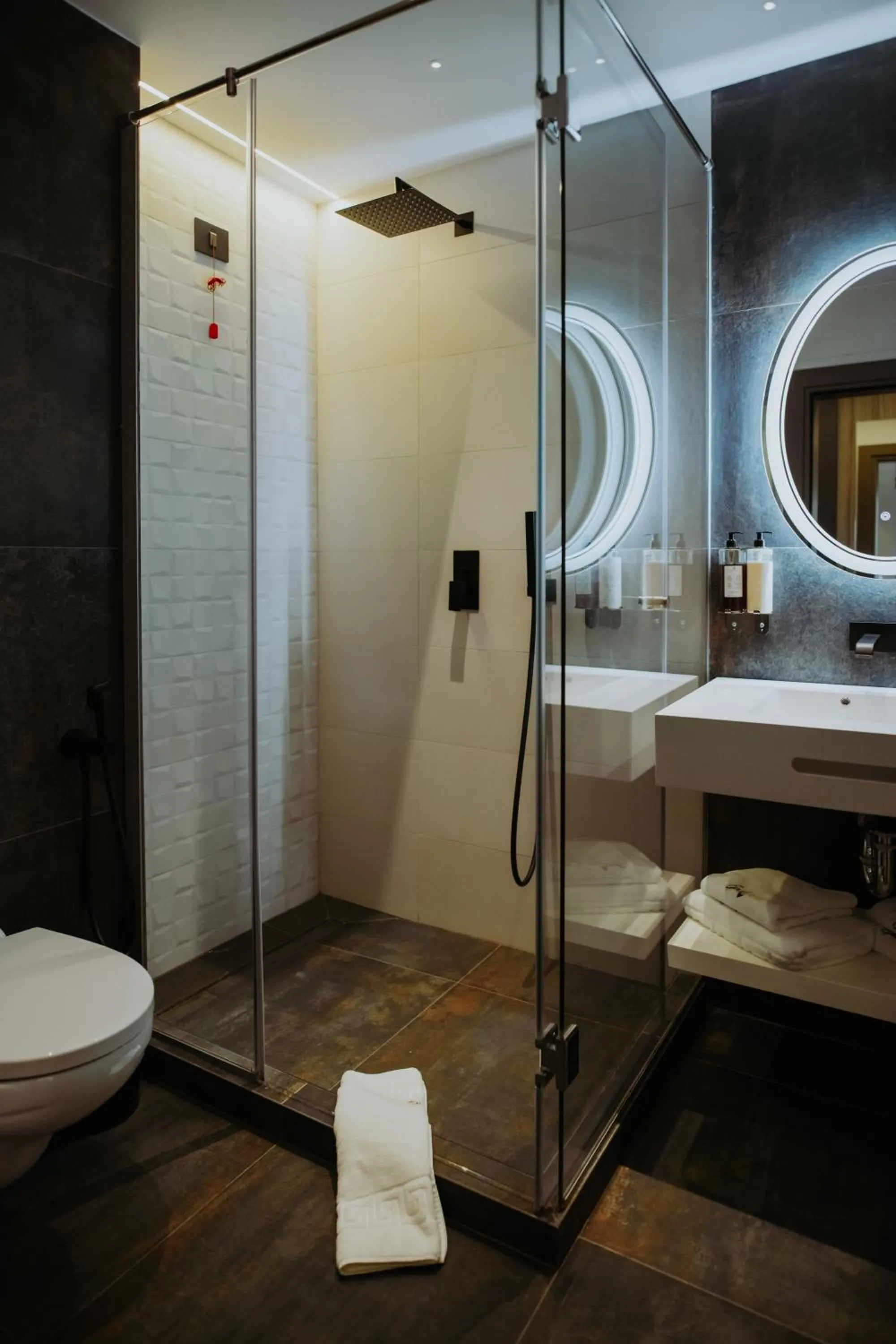Shower, Bed in Hotel Epic Centrum