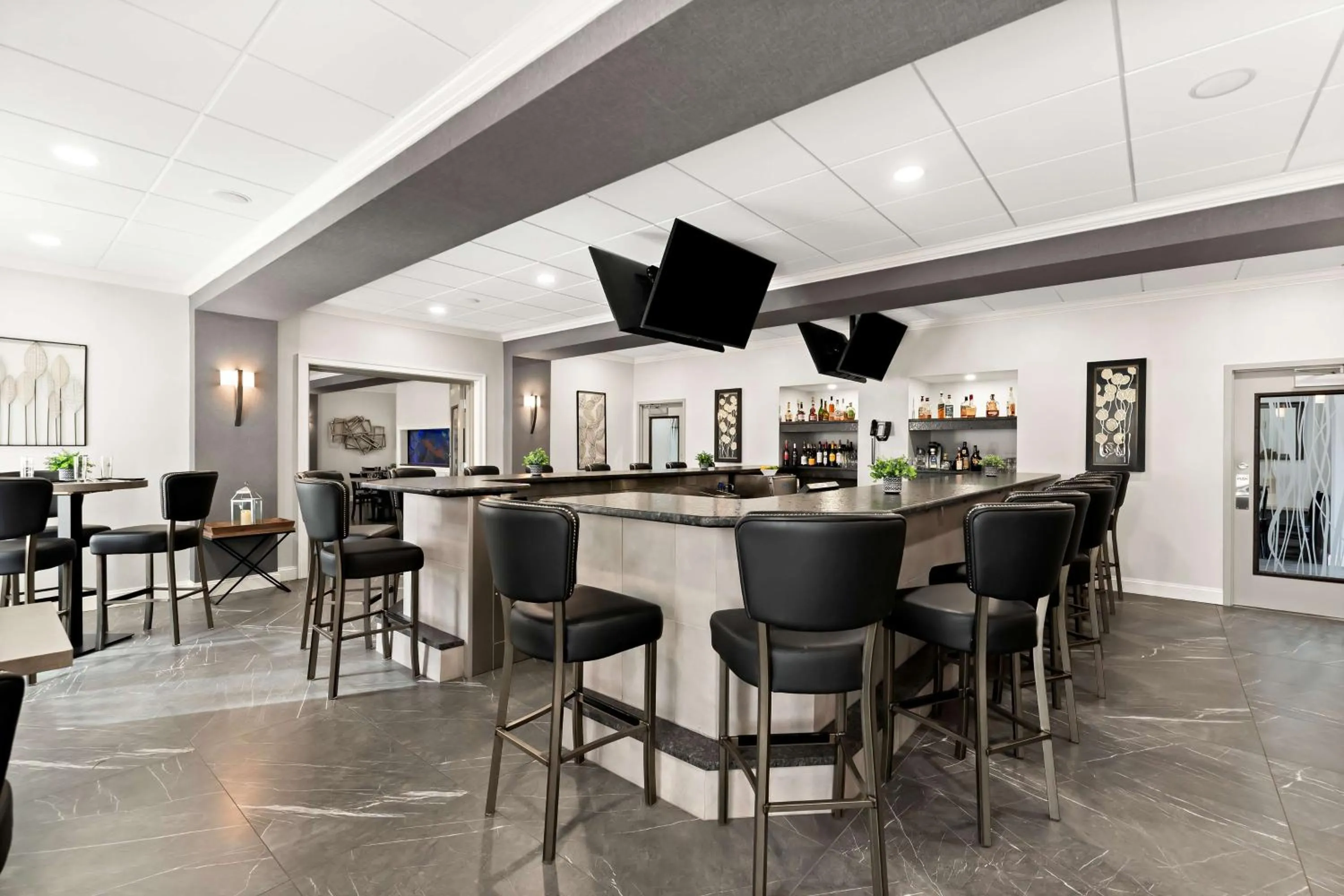 Lounge or bar in Best Western Plus Concordville Hotel