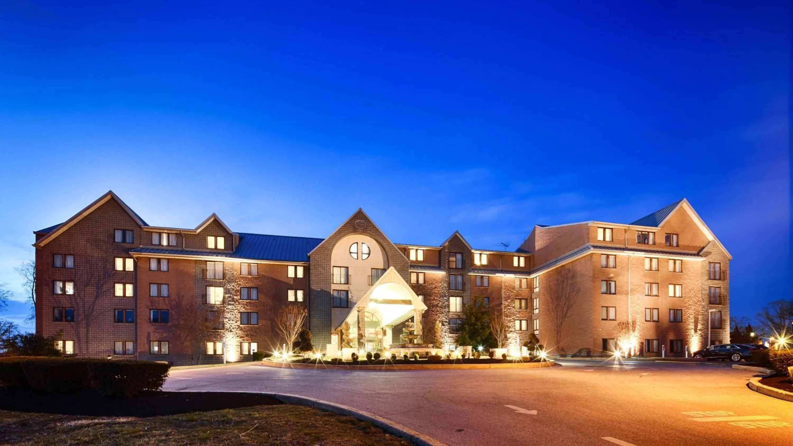 Property building in Best Western Plus Concordville Hotel
