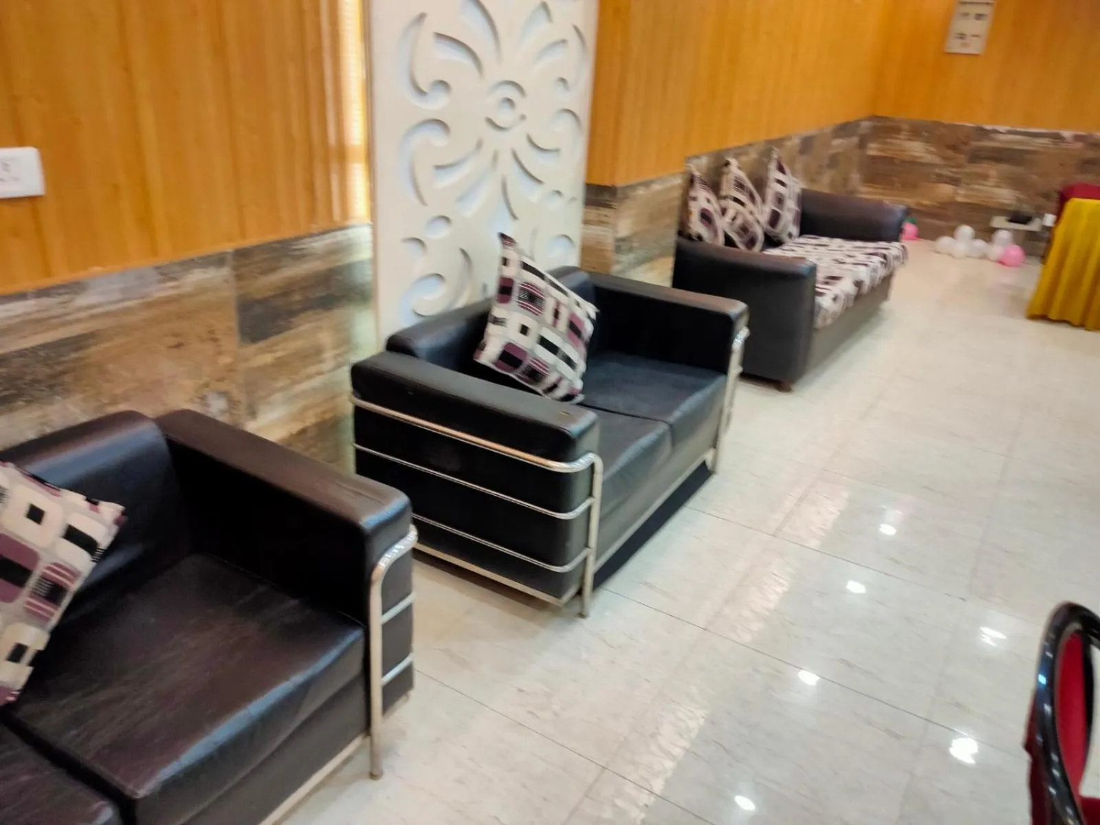 Lobby or reception in Hotel SHIMLA HERITAGE- Near B L K Hospital