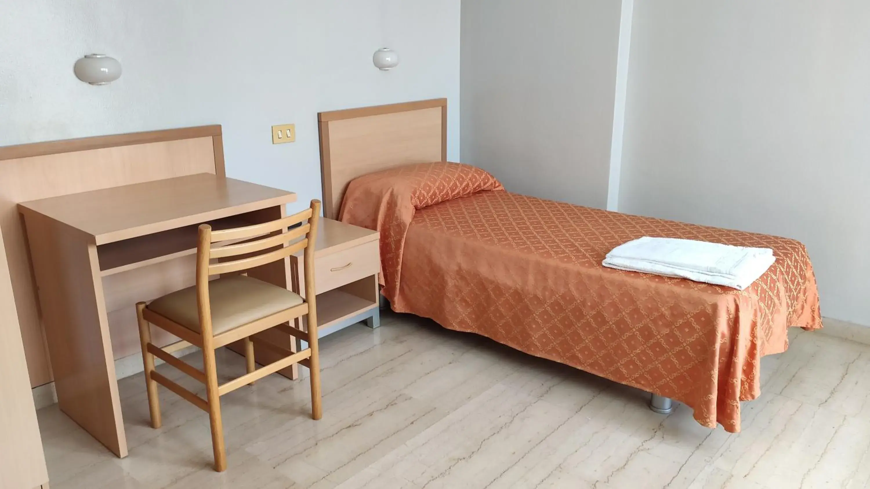 Single Room with Private Bathroom in SAN JUAN DE RIBERA, Casa per Ferie Single Room with Private Bathroom in SAN JUAN DE RIBERA, Casa per Ferie