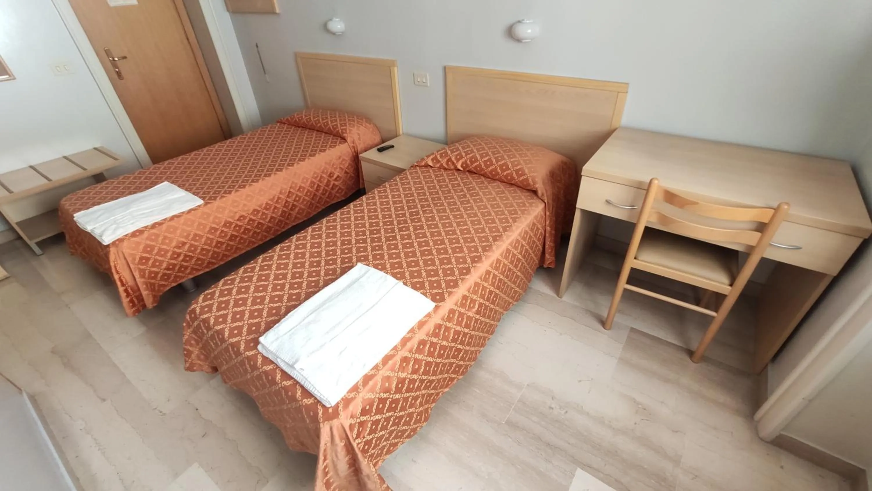 Photo of the whole room, Bed in SAN JUAN DE RIBERA, Casa per Ferie