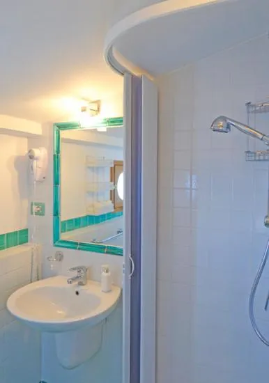 Shower in B&B Il Nespolo