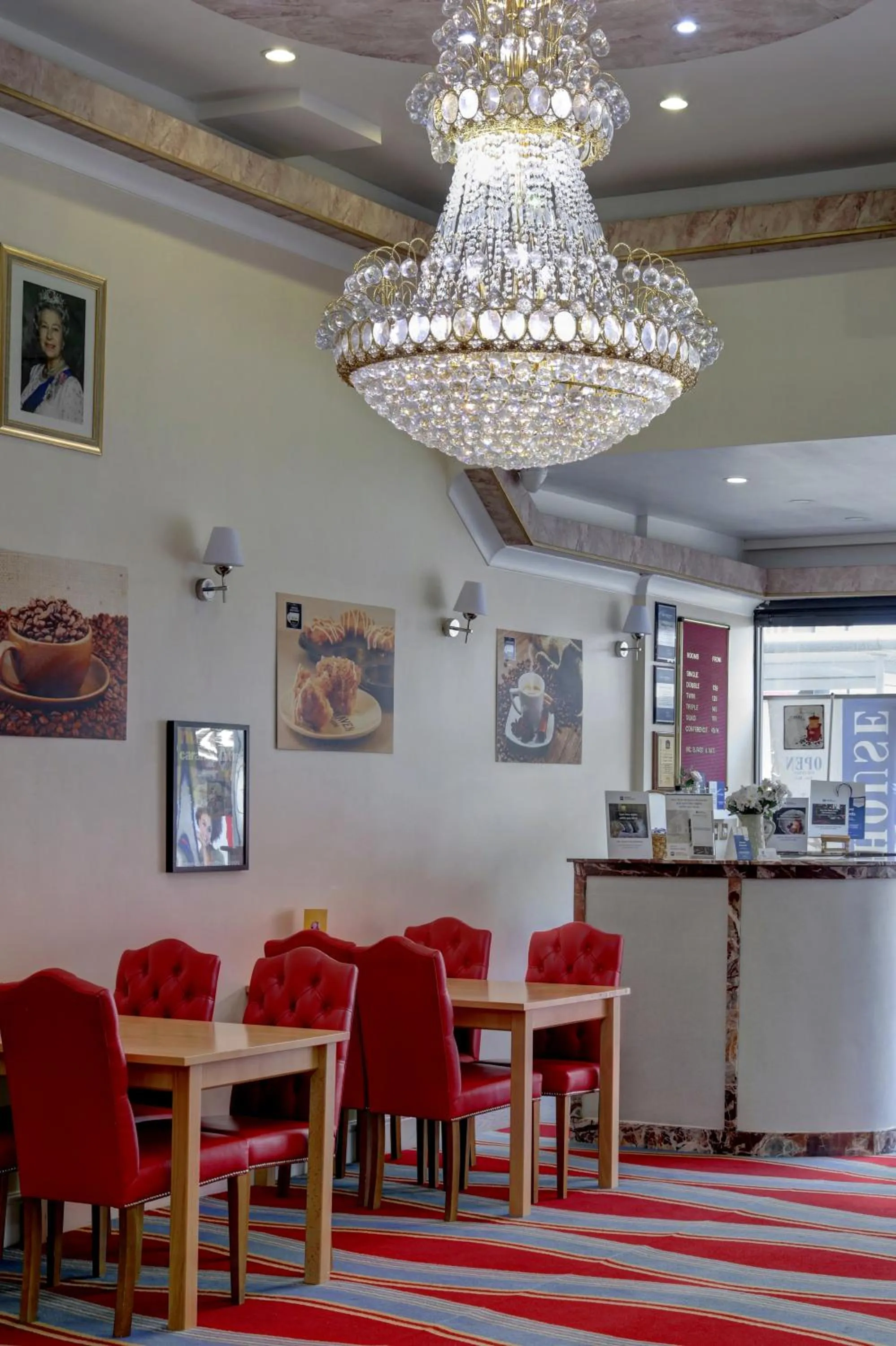 Lobby or reception in Best Western Greater London