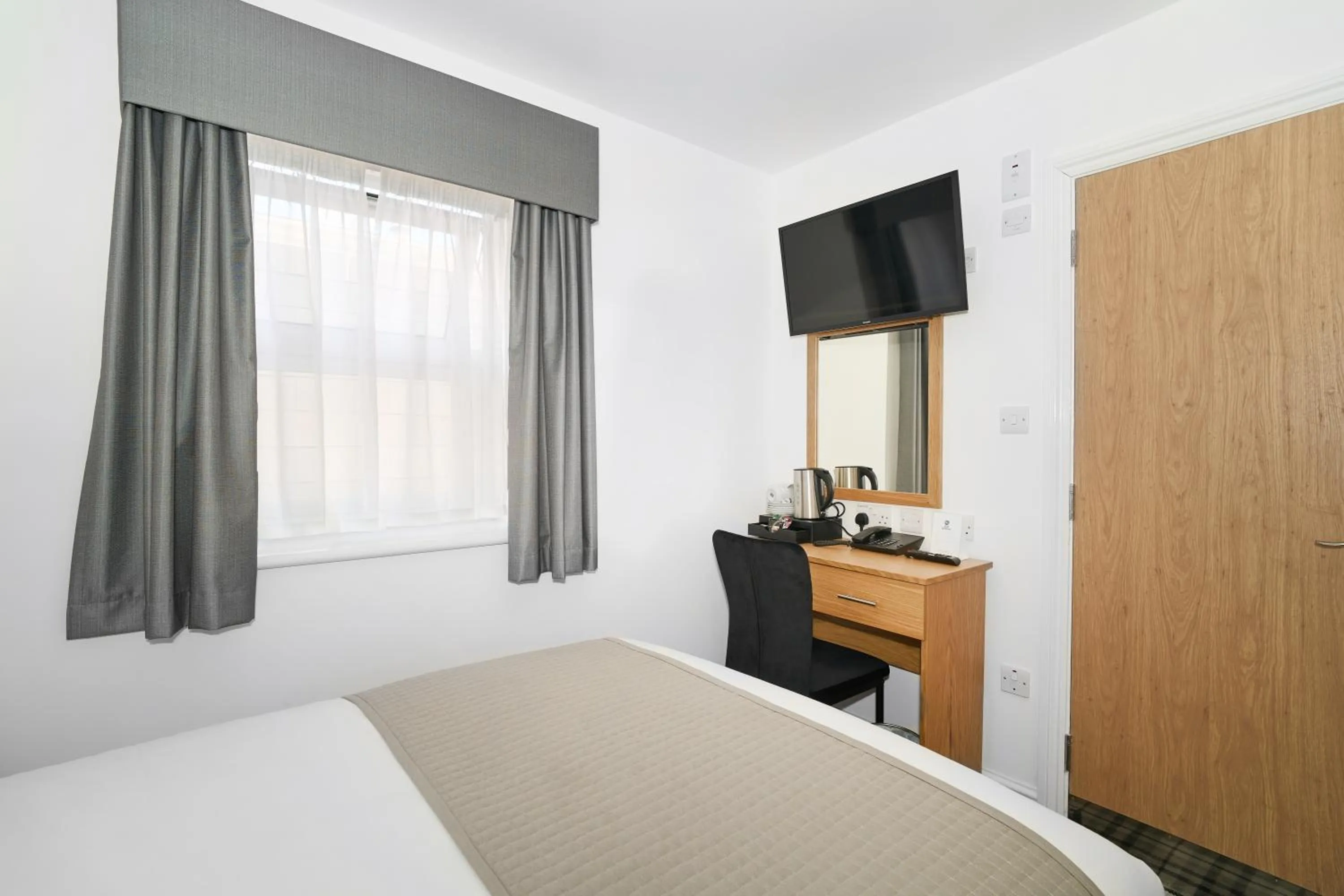 Bedroom, Bed in Best Western Greater London
