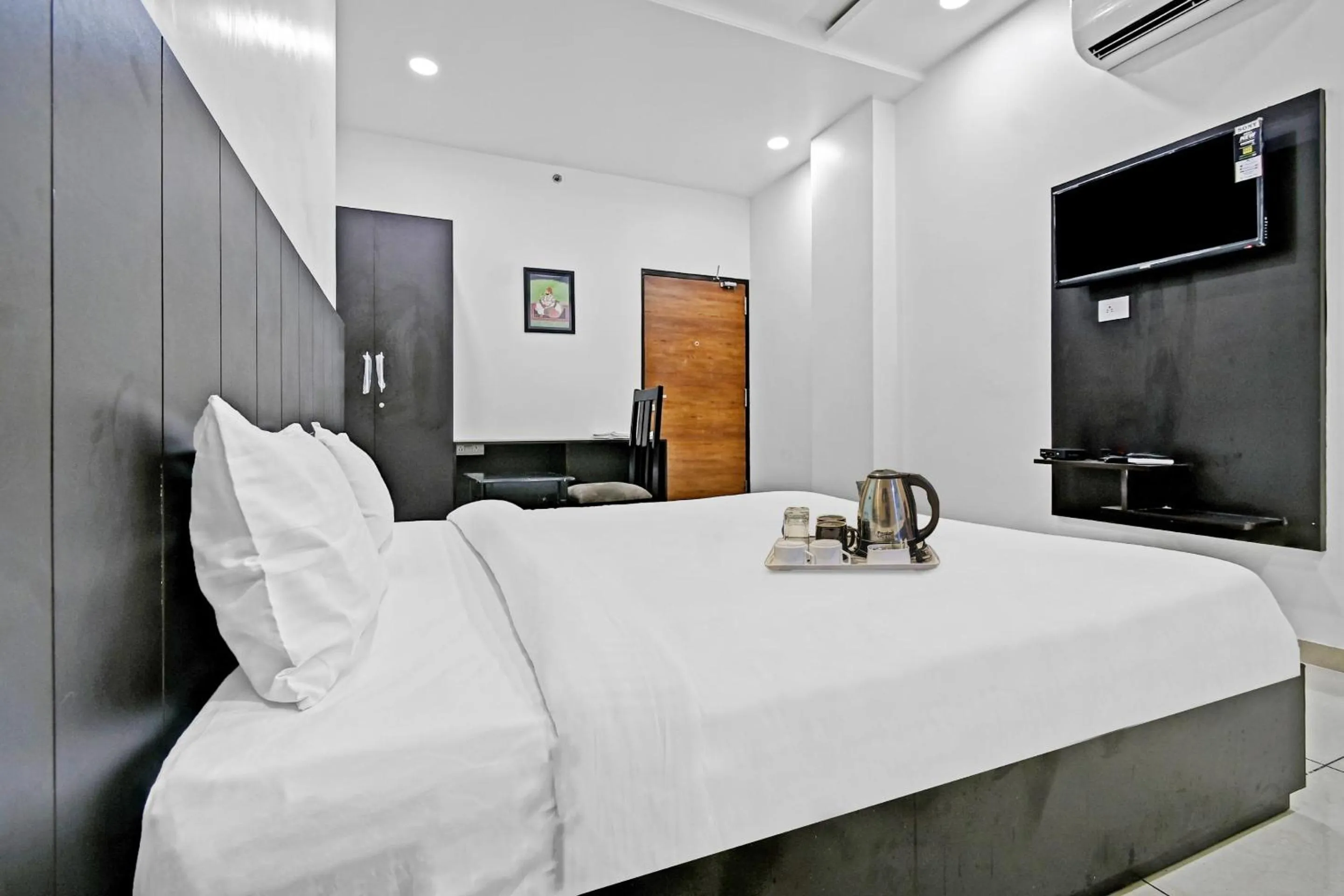 Lobby or reception, Bed in Super Townhouse by My Stay