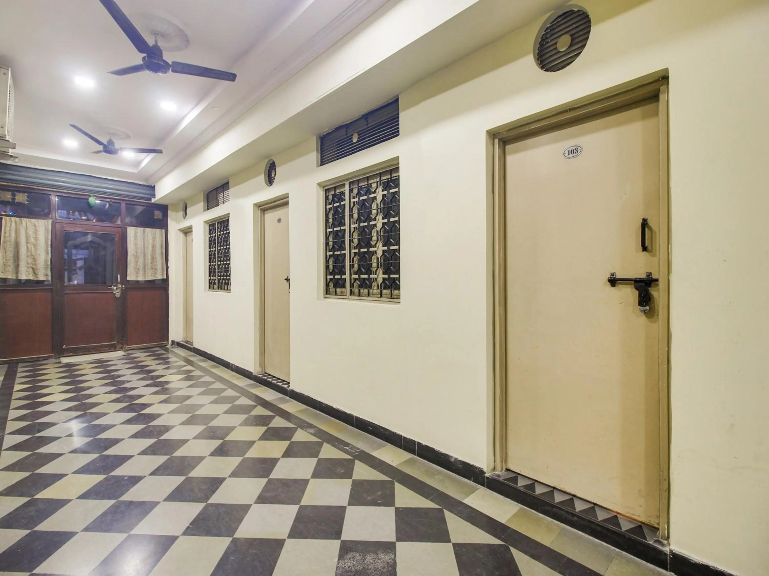 Lobby or reception in Hotel O Sri Gopi Mini Guest House Near Erragadda Metro Station