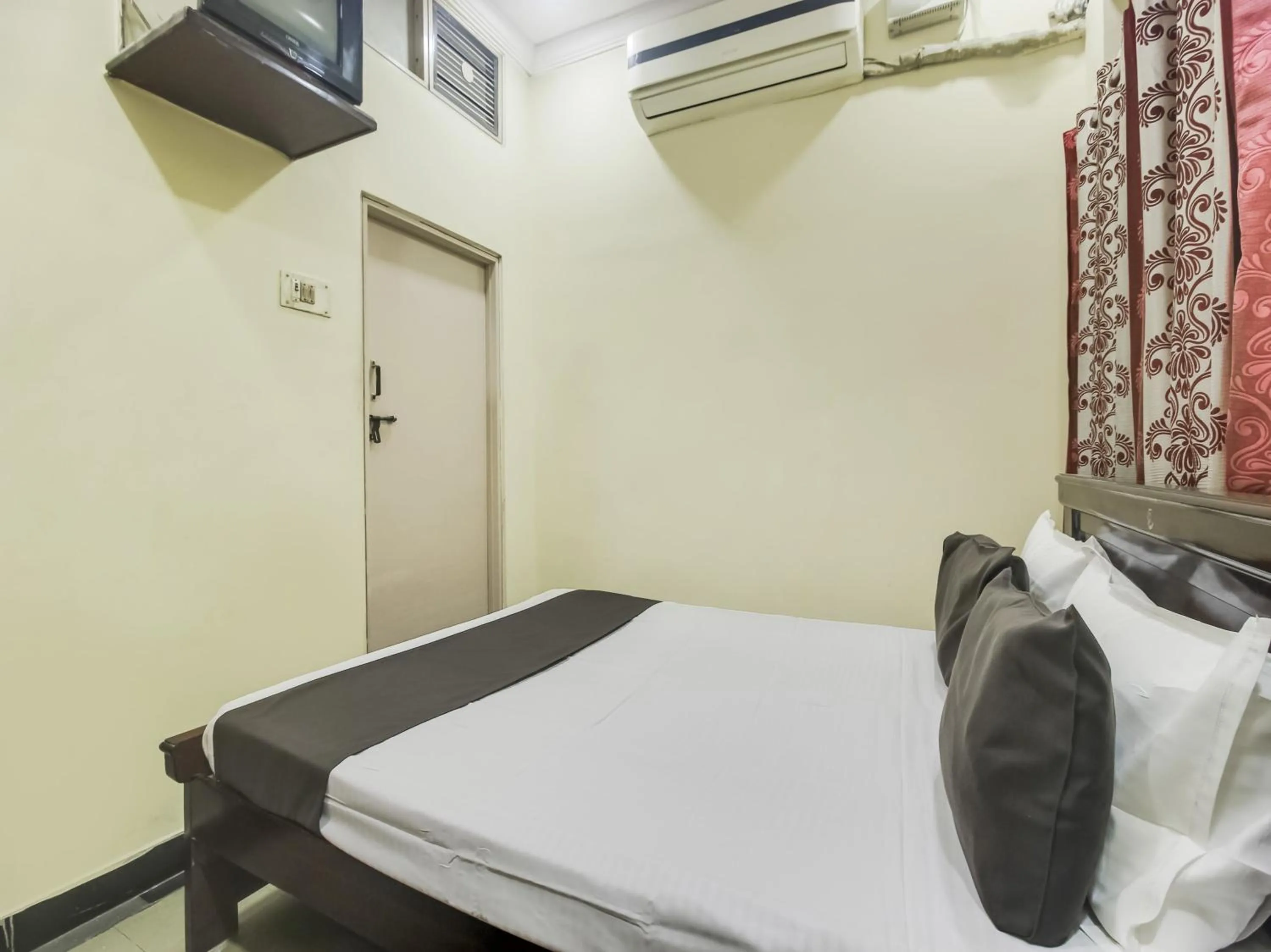 Bedroom, Bed in Hotel O Sri Gopi Mini Guest House Near Erragadda Metro Station