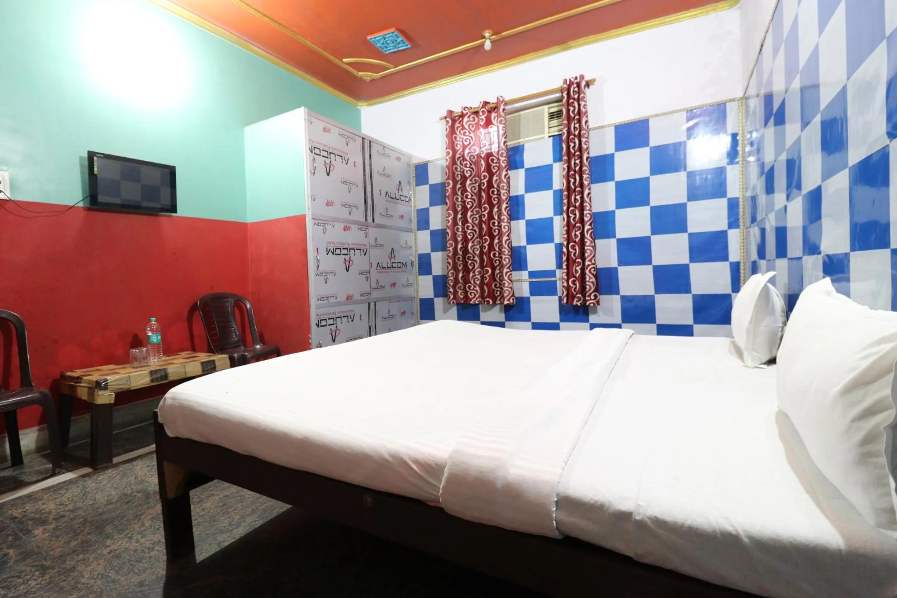 Bedroom, Bed in Capital O Honey Hotel