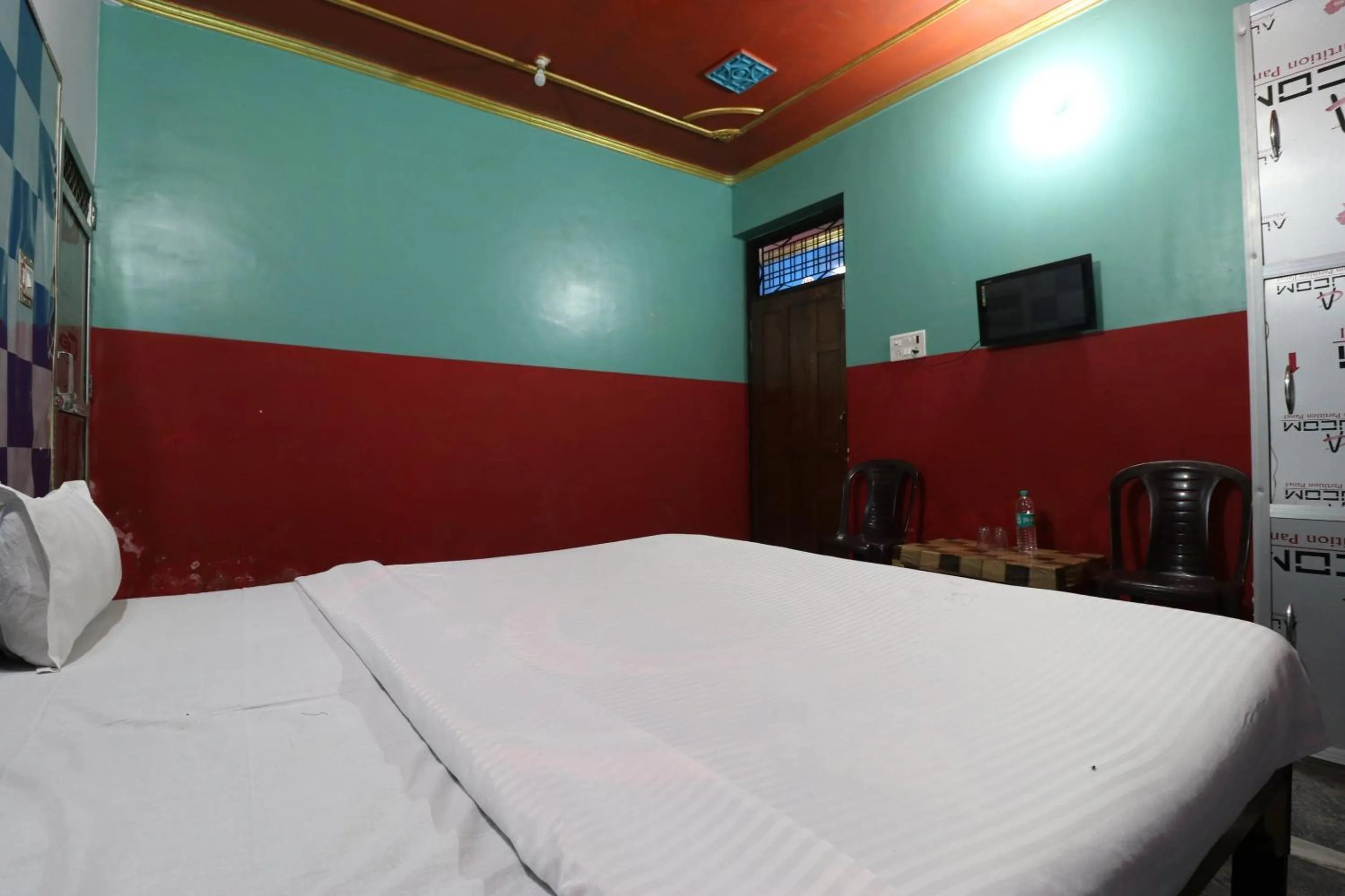 Bedroom, Bed in Capital O Honey Hotel