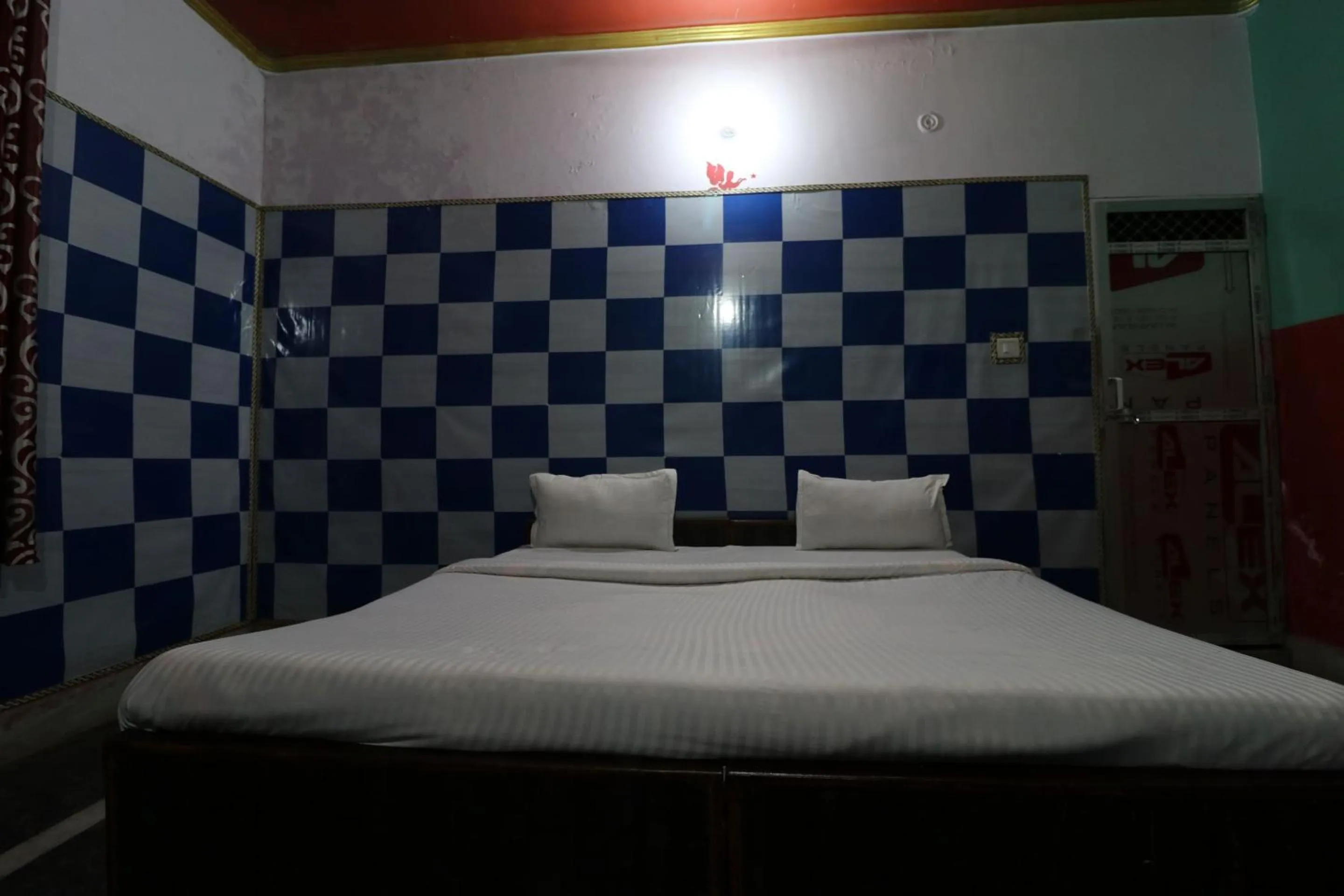 Bedroom, Bed in Capital O Honey Hotel