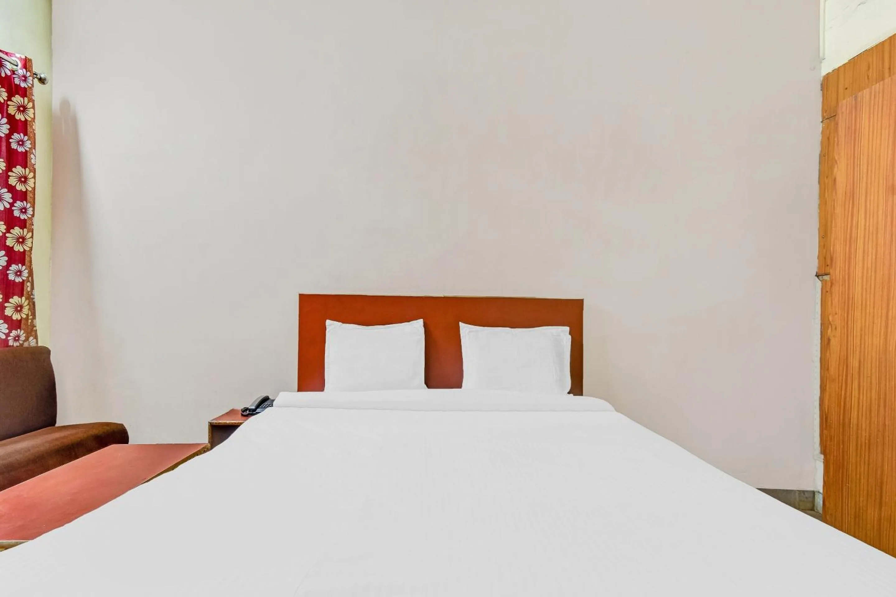 Bedroom, Bed in Capital O Honey Hotel