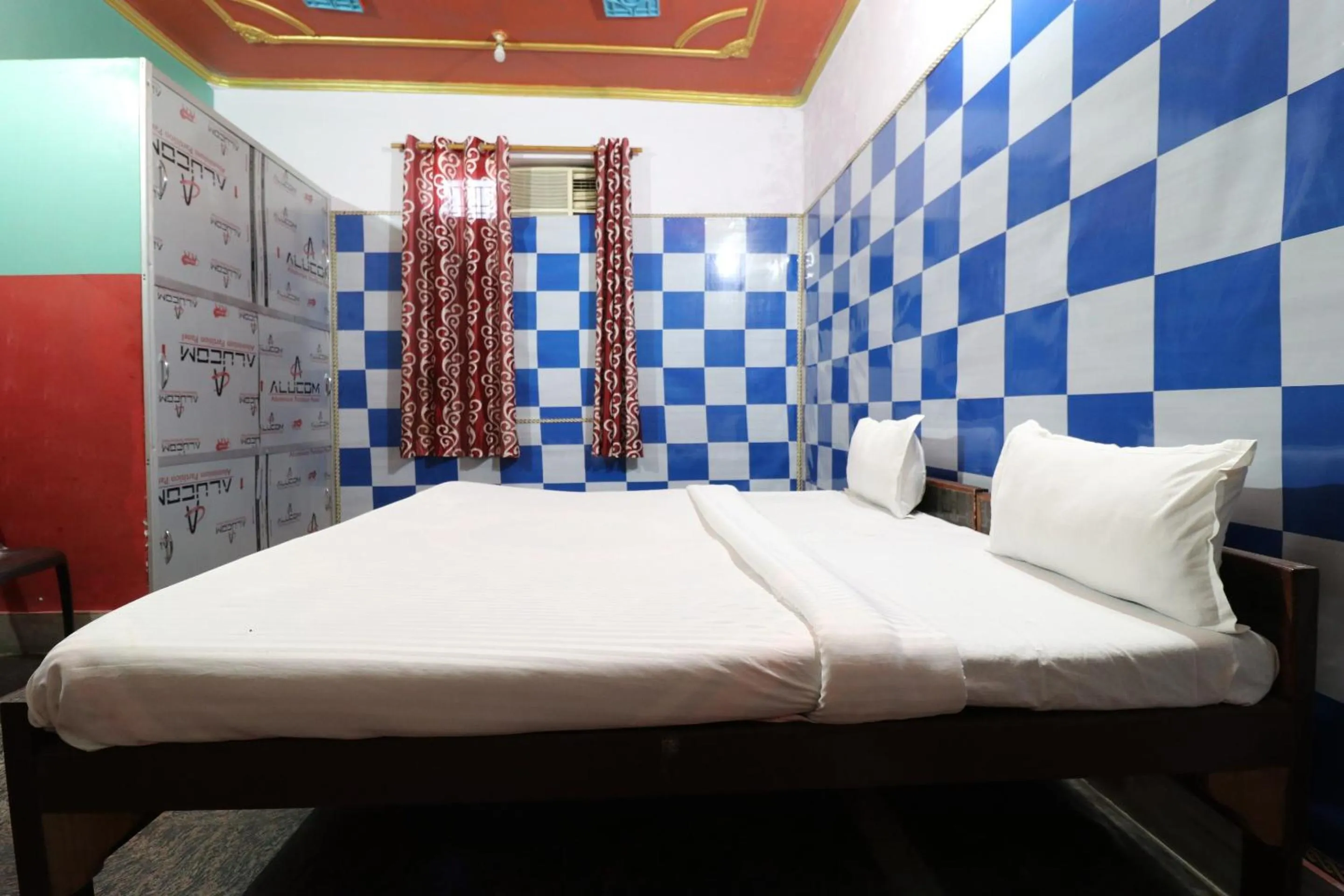 Bedroom, Bed in Capital O Honey Hotel