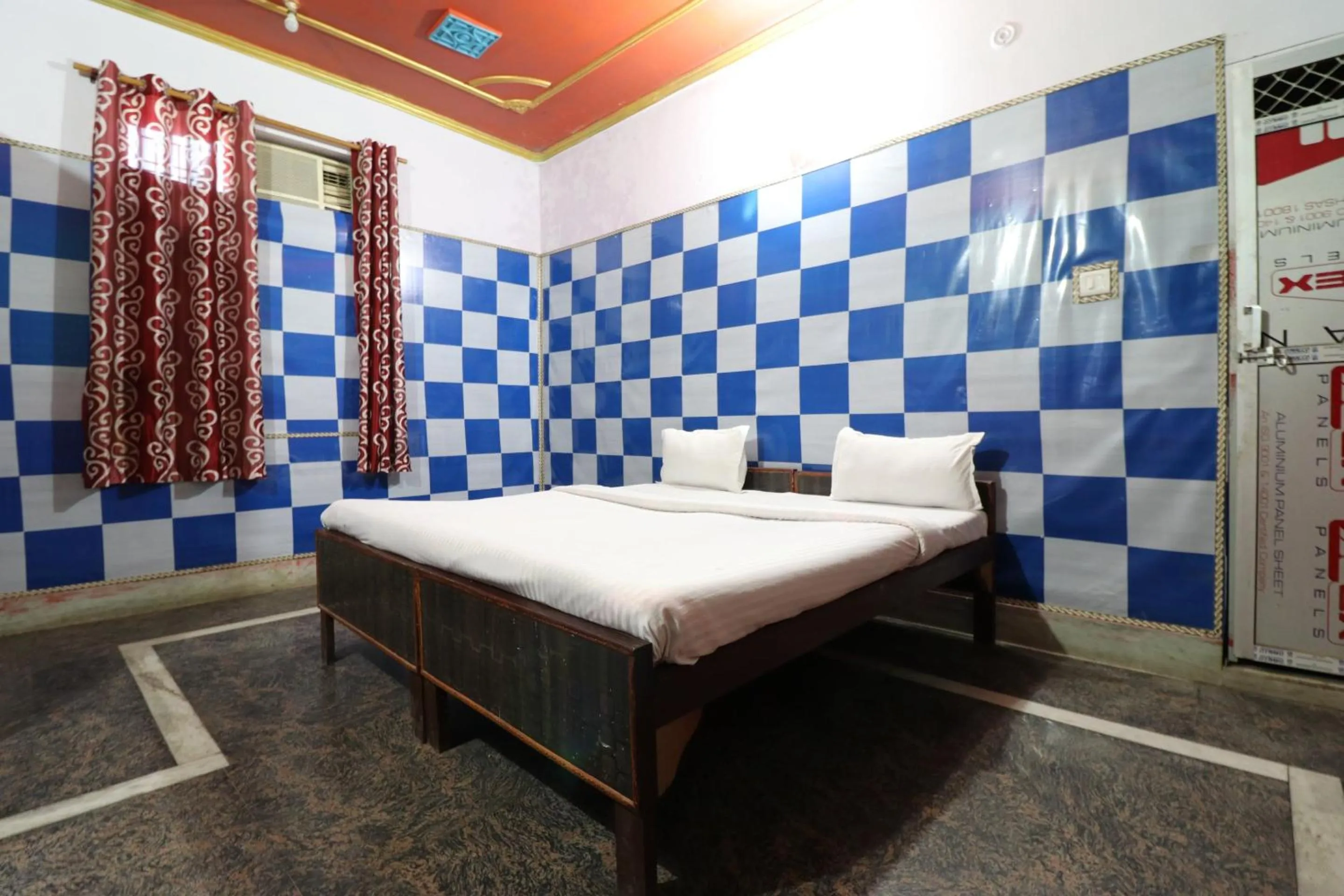 Bedroom, Bed in Capital O Honey Hotel