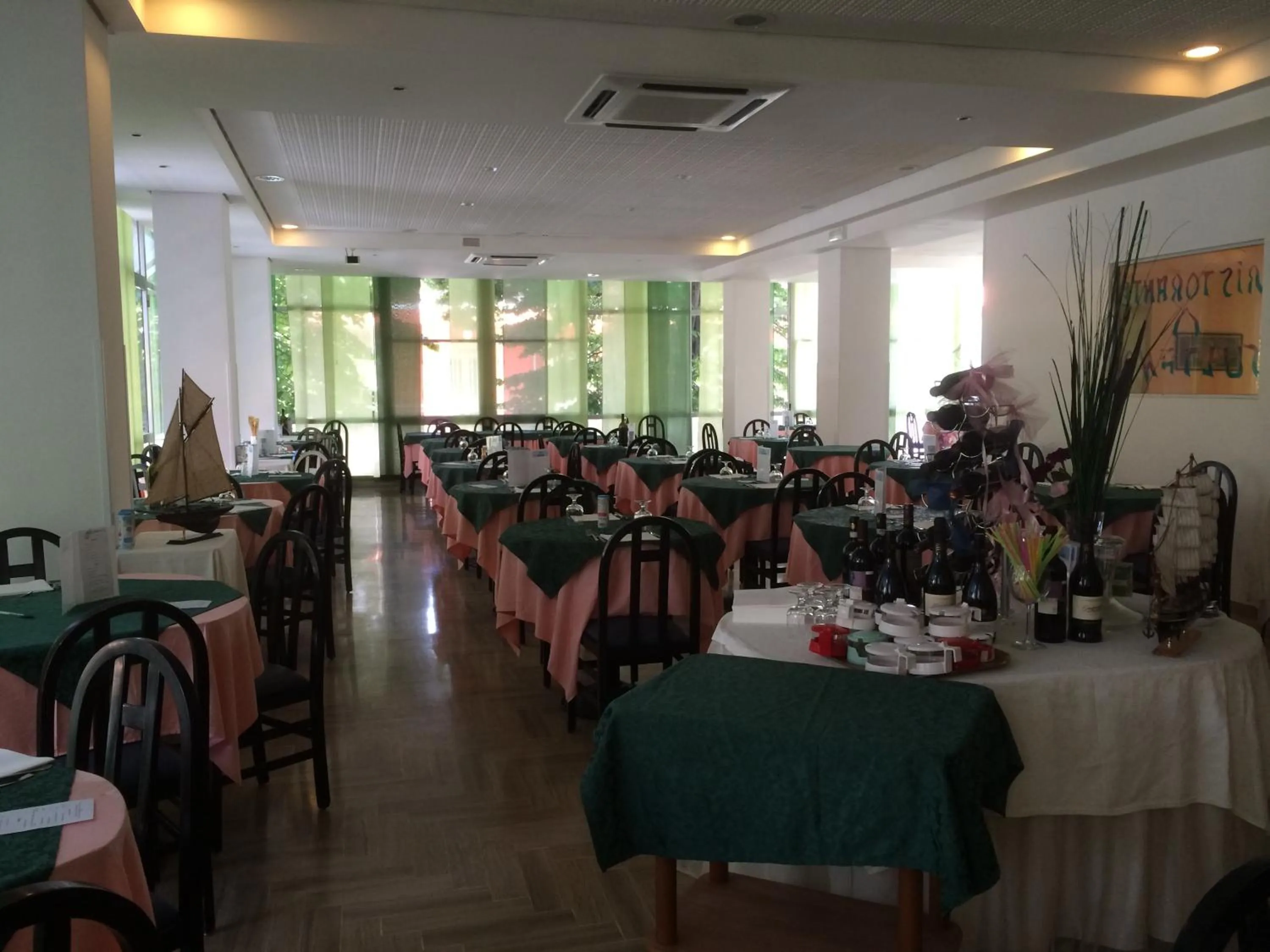 Restaurant/places to eat in Hotel Sultano